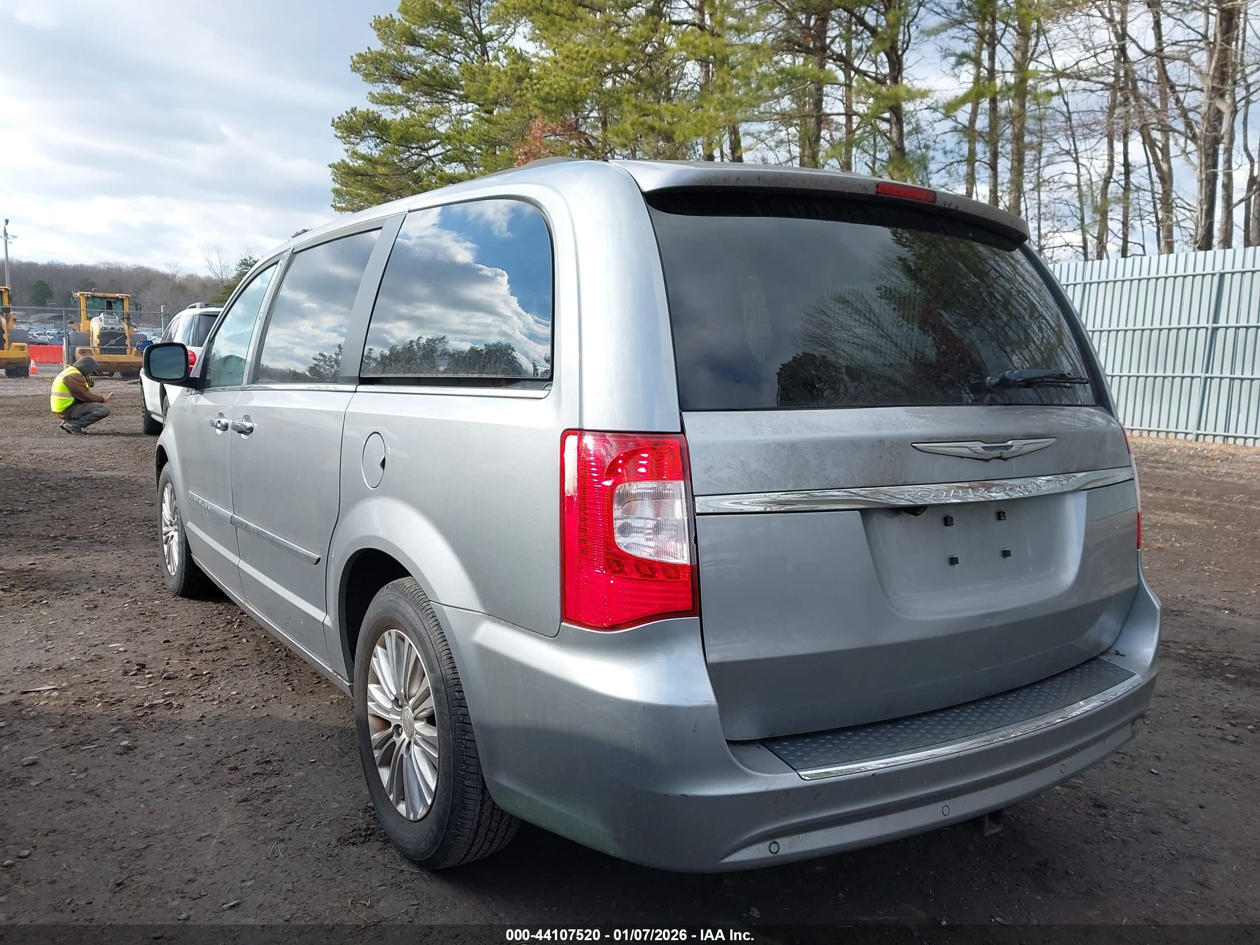 CHRYSLER TOWN image 3