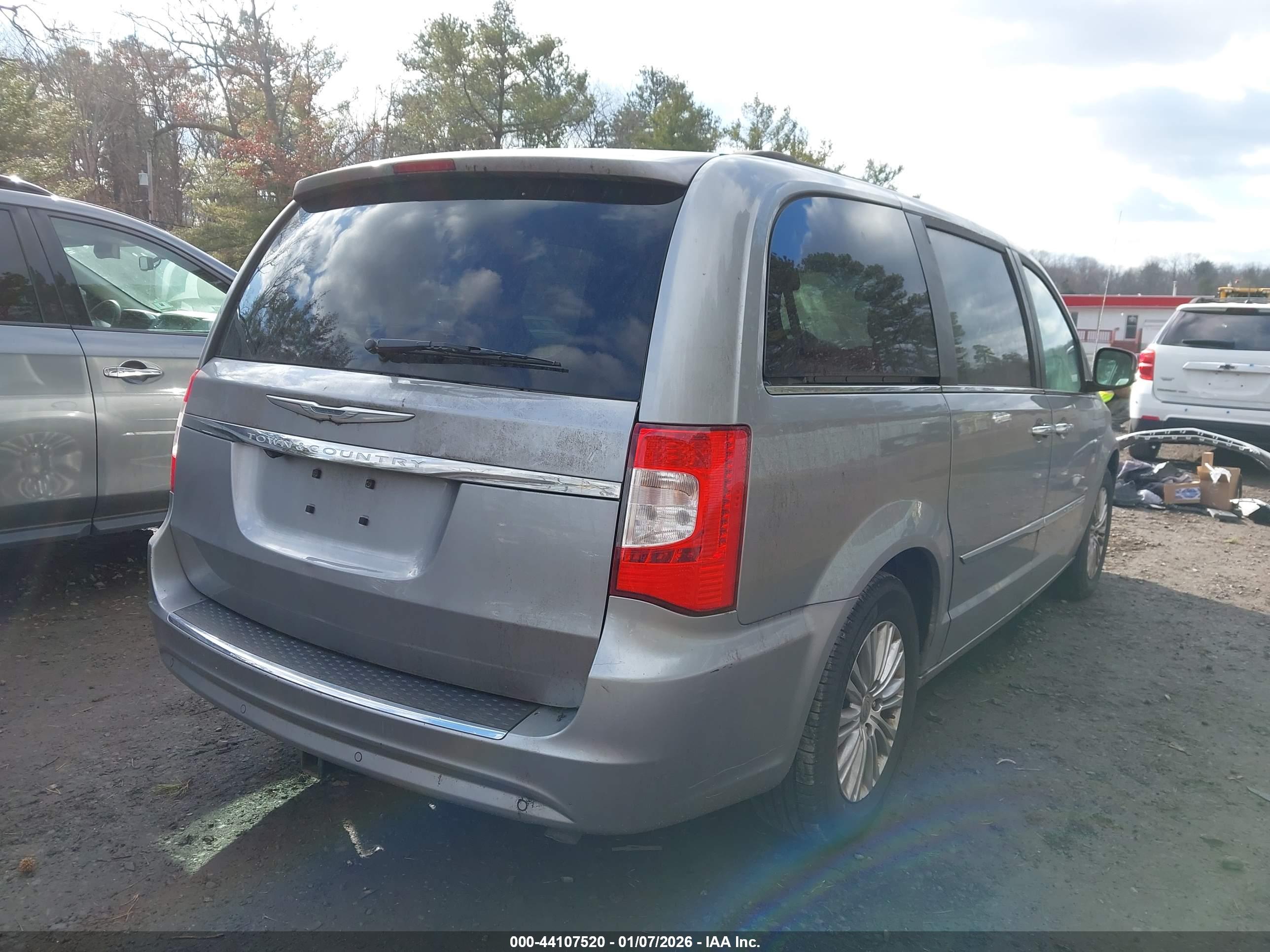 CHRYSLER TOWN image 4
