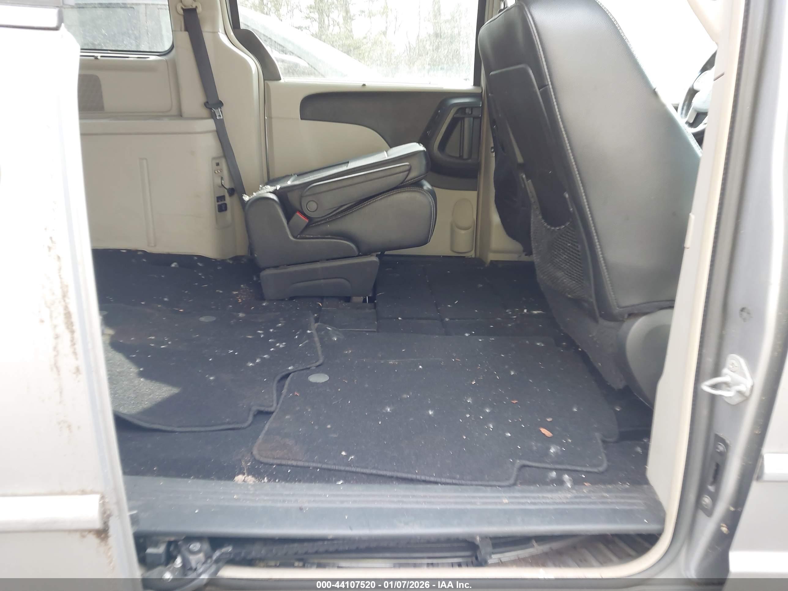 CHRYSLER TOWN image 8