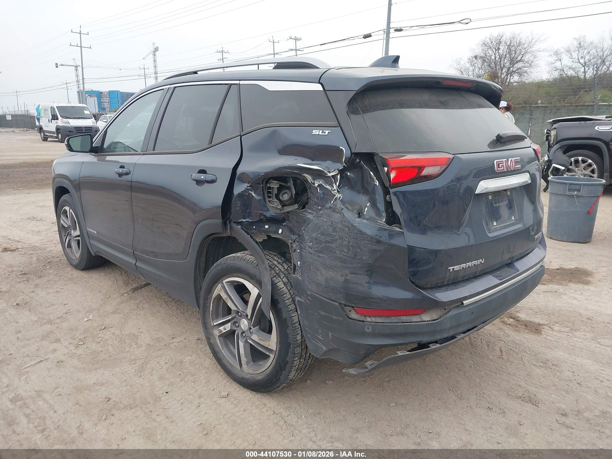 GMC TERRAIN image 3