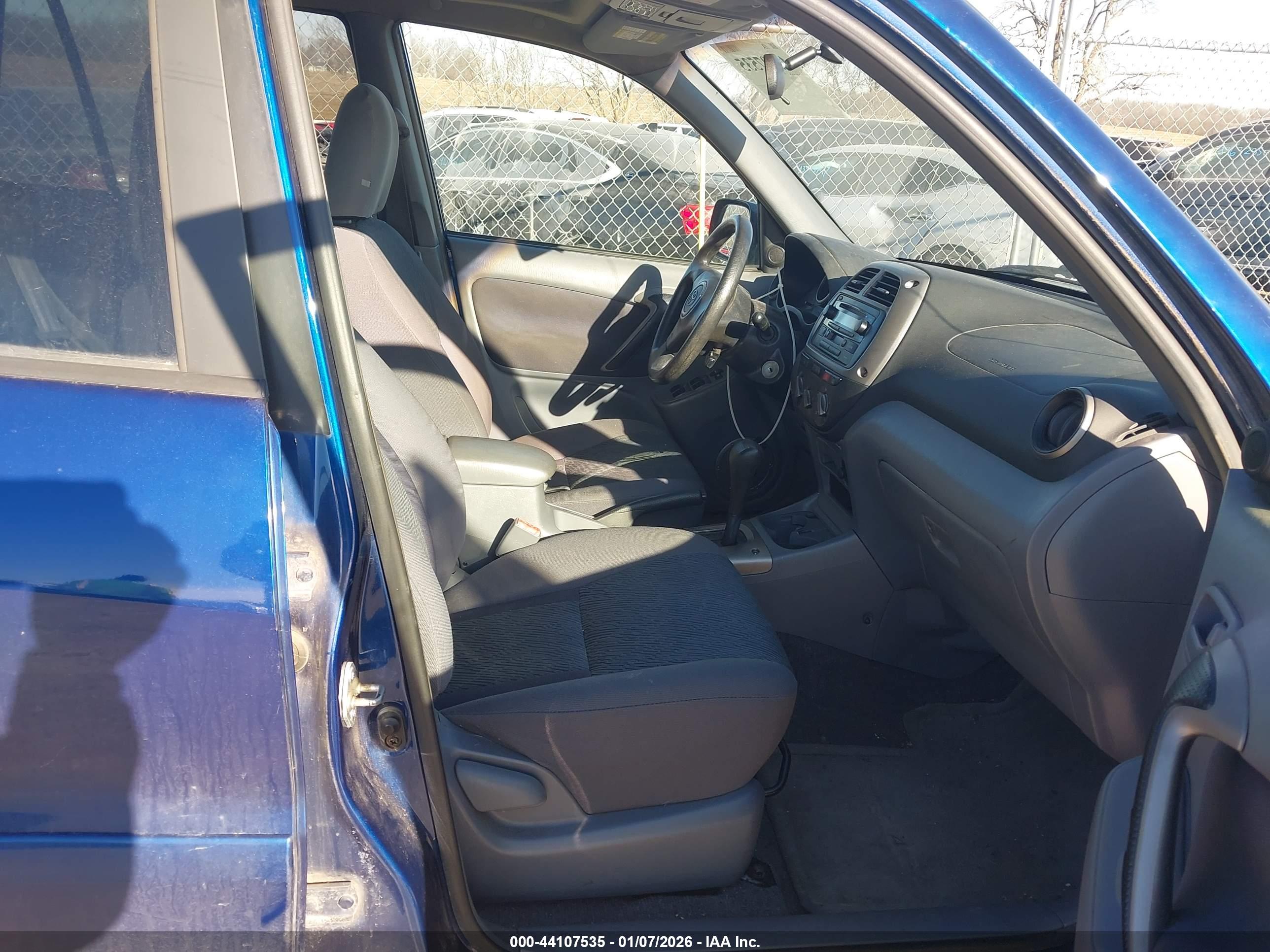 TOYOTA RAV4 image 5