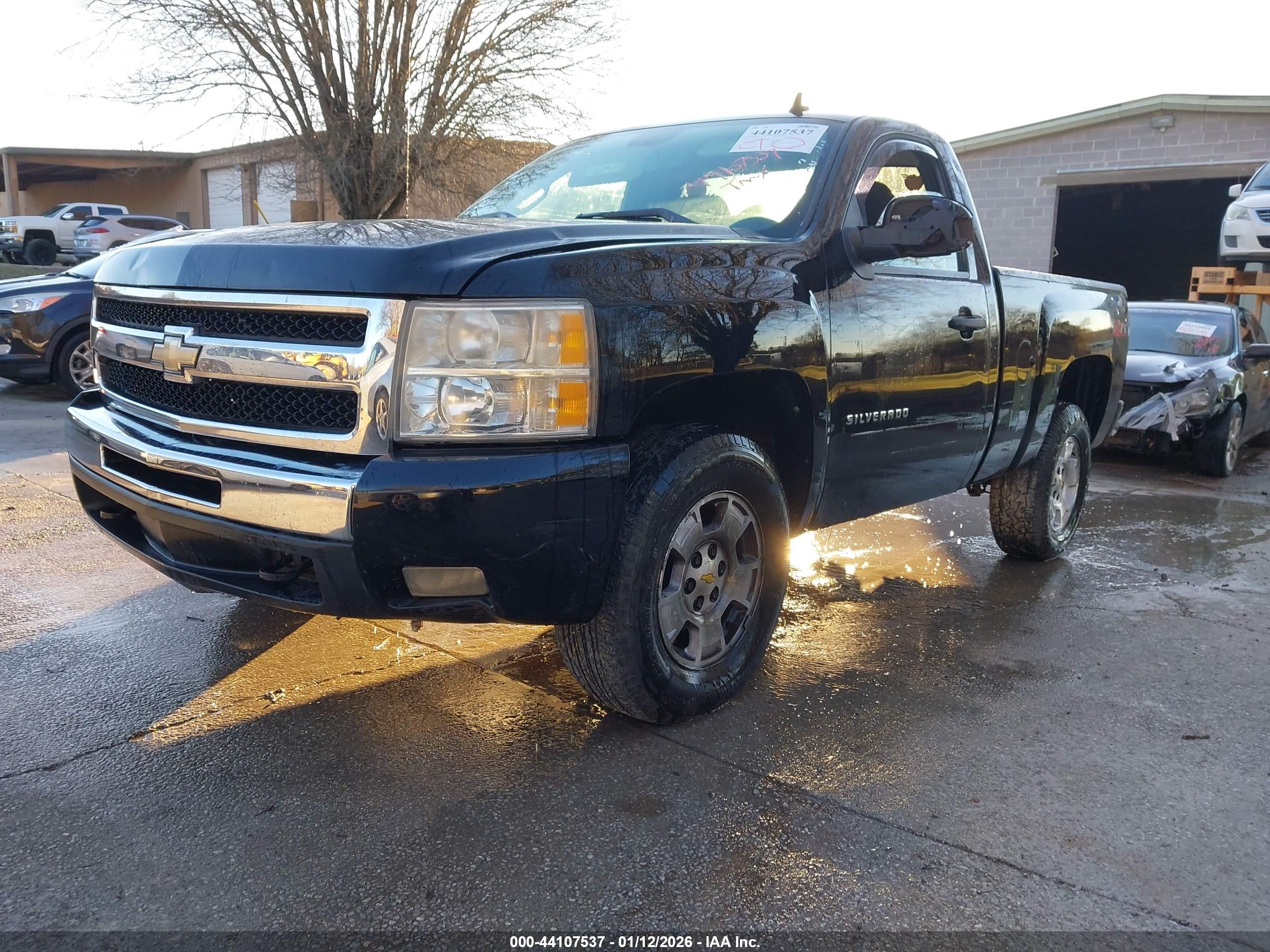CHEVROLET SILVERADO image 2