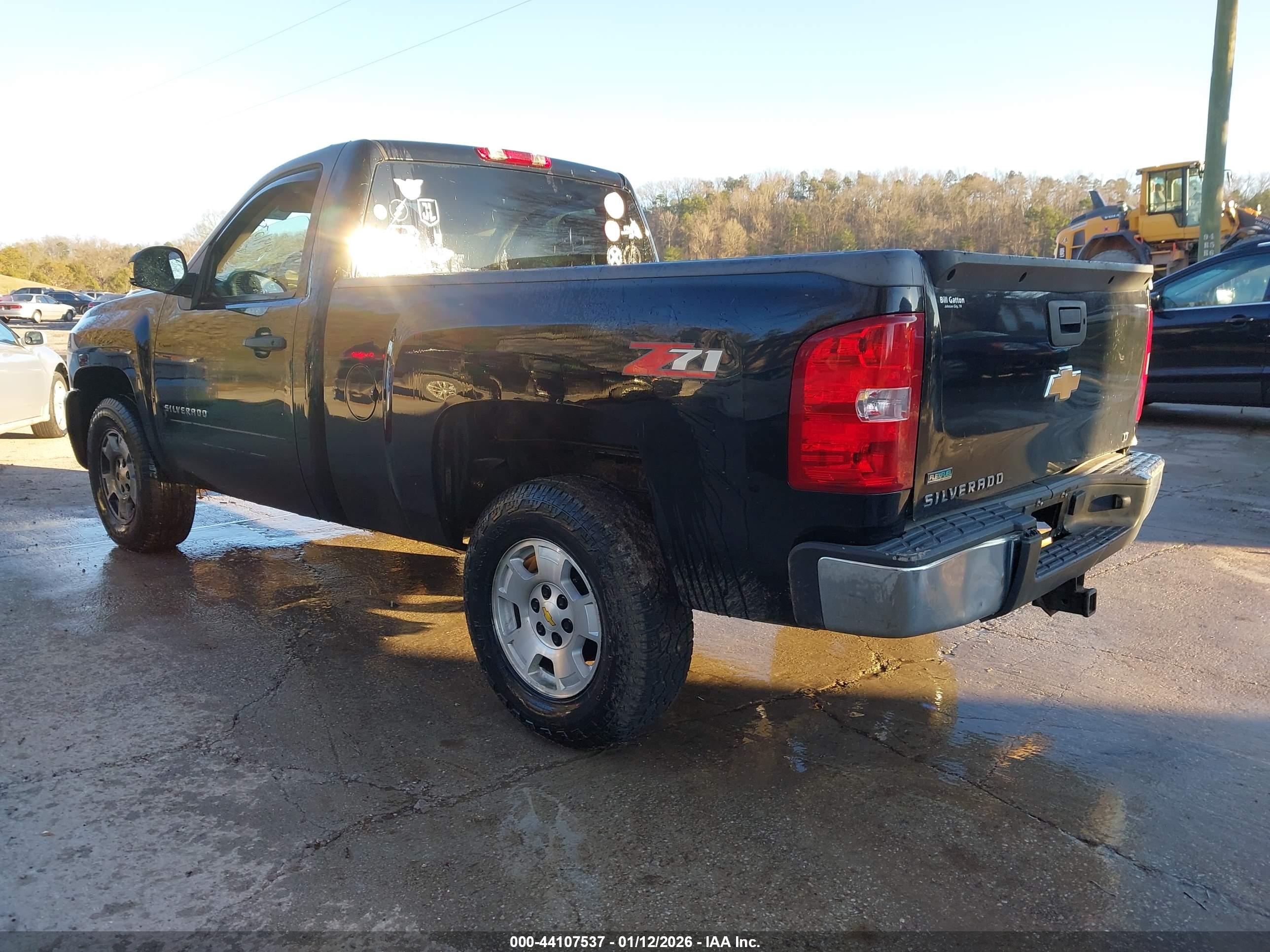 CHEVROLET SILVERADO image 3