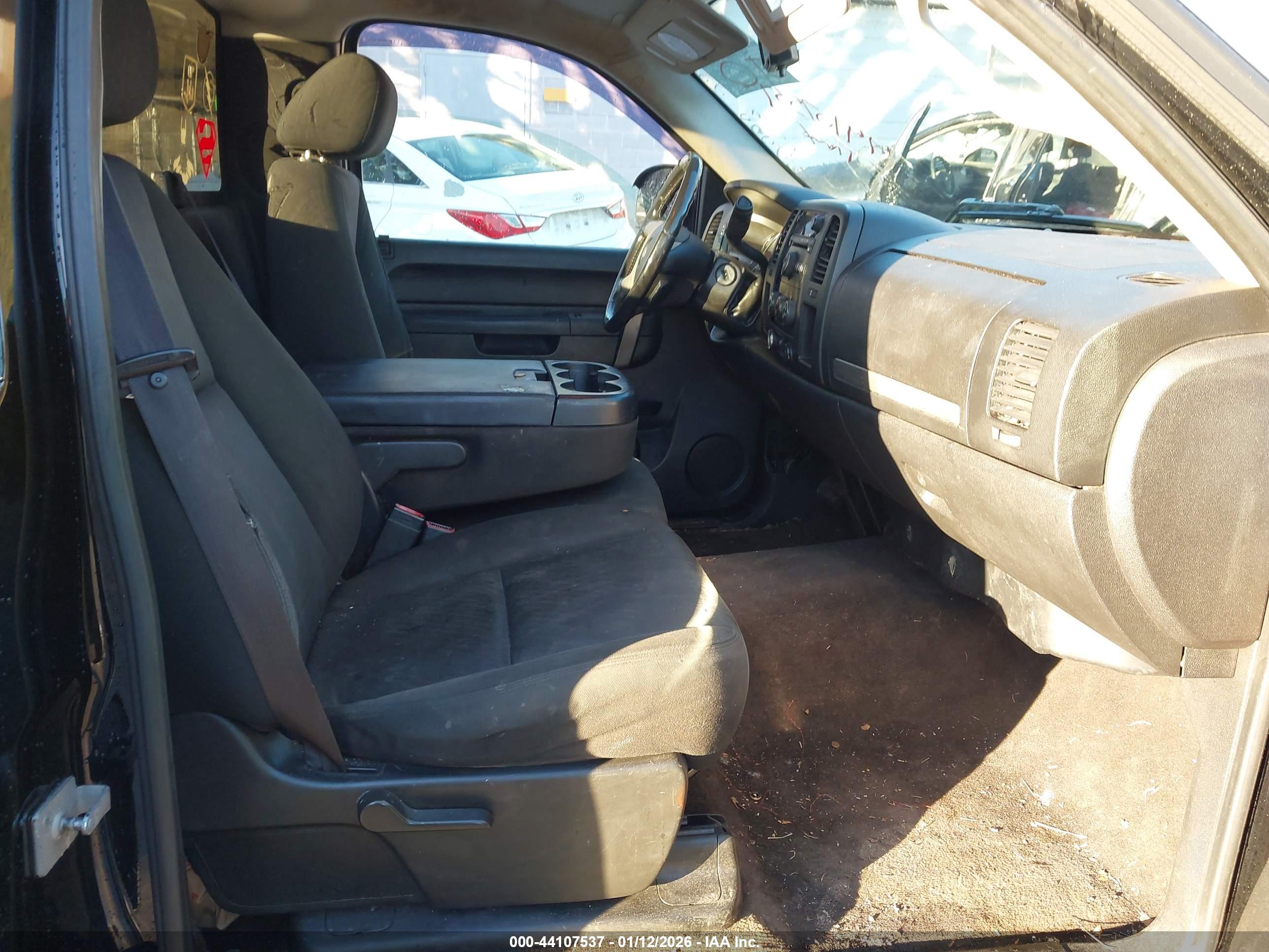 CHEVROLET SILVERADO image 5