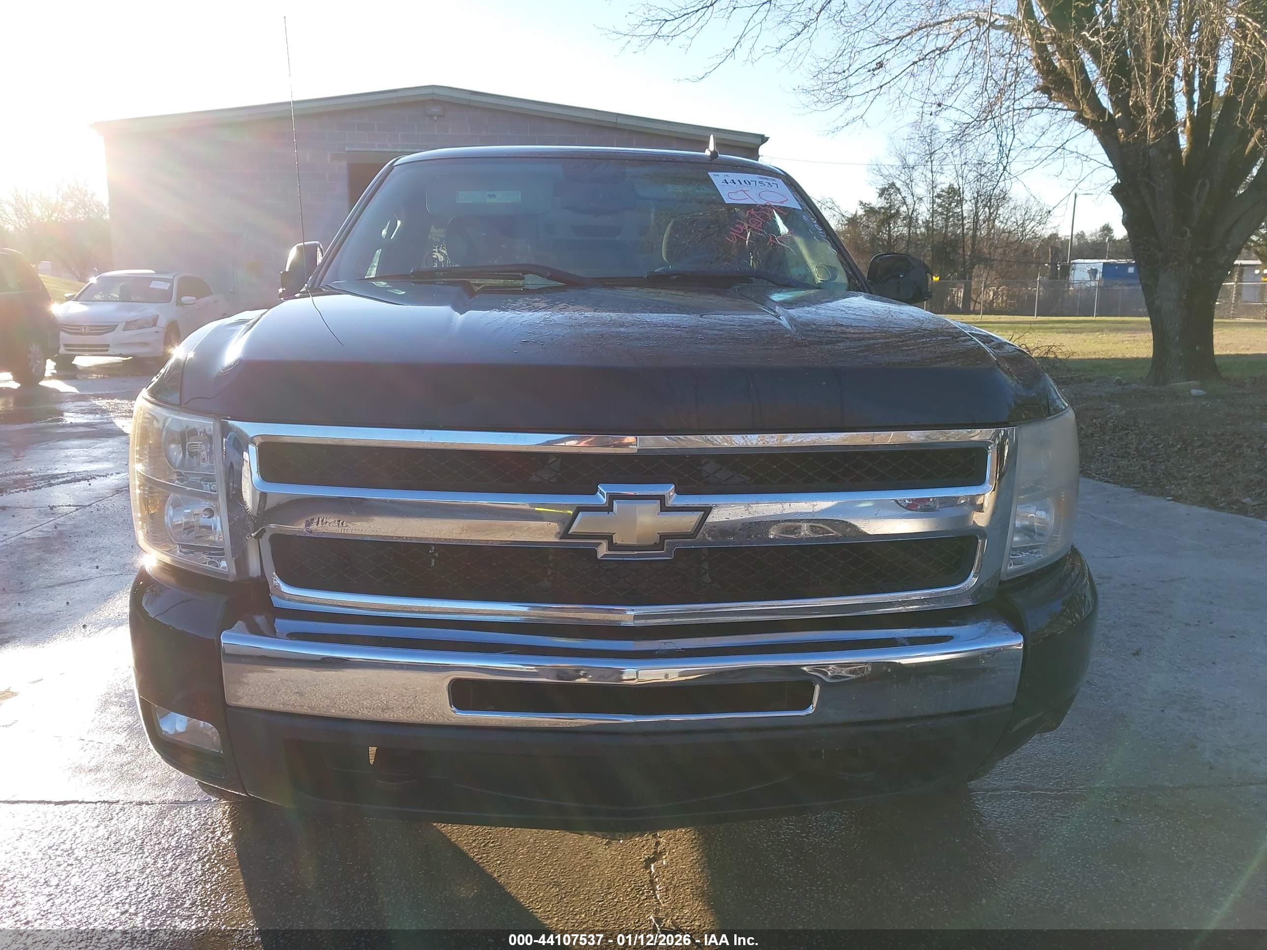 CHEVROLET SILVERADO image 6
