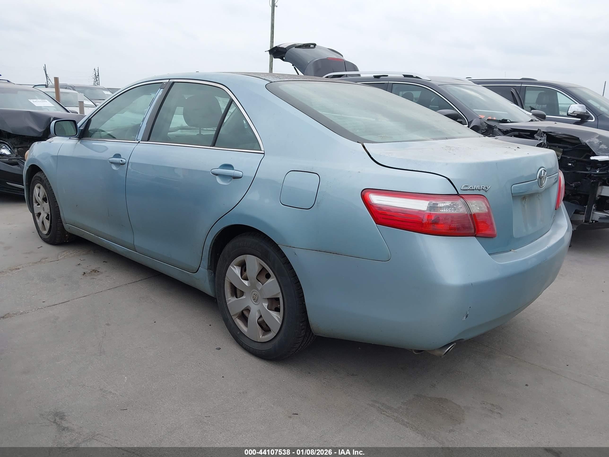 TOYOTA CAMRY image 3