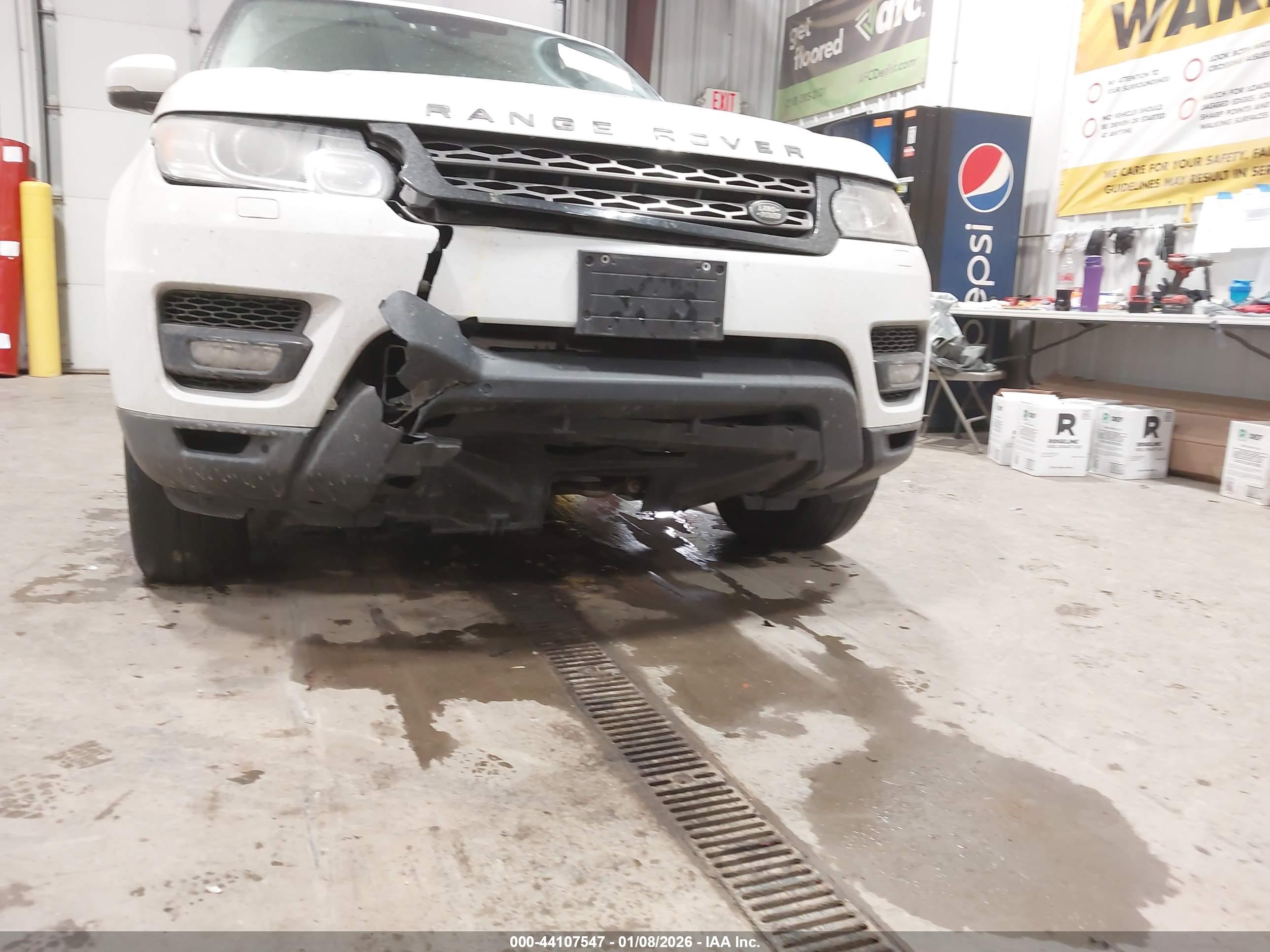 LAND ROVER image 6