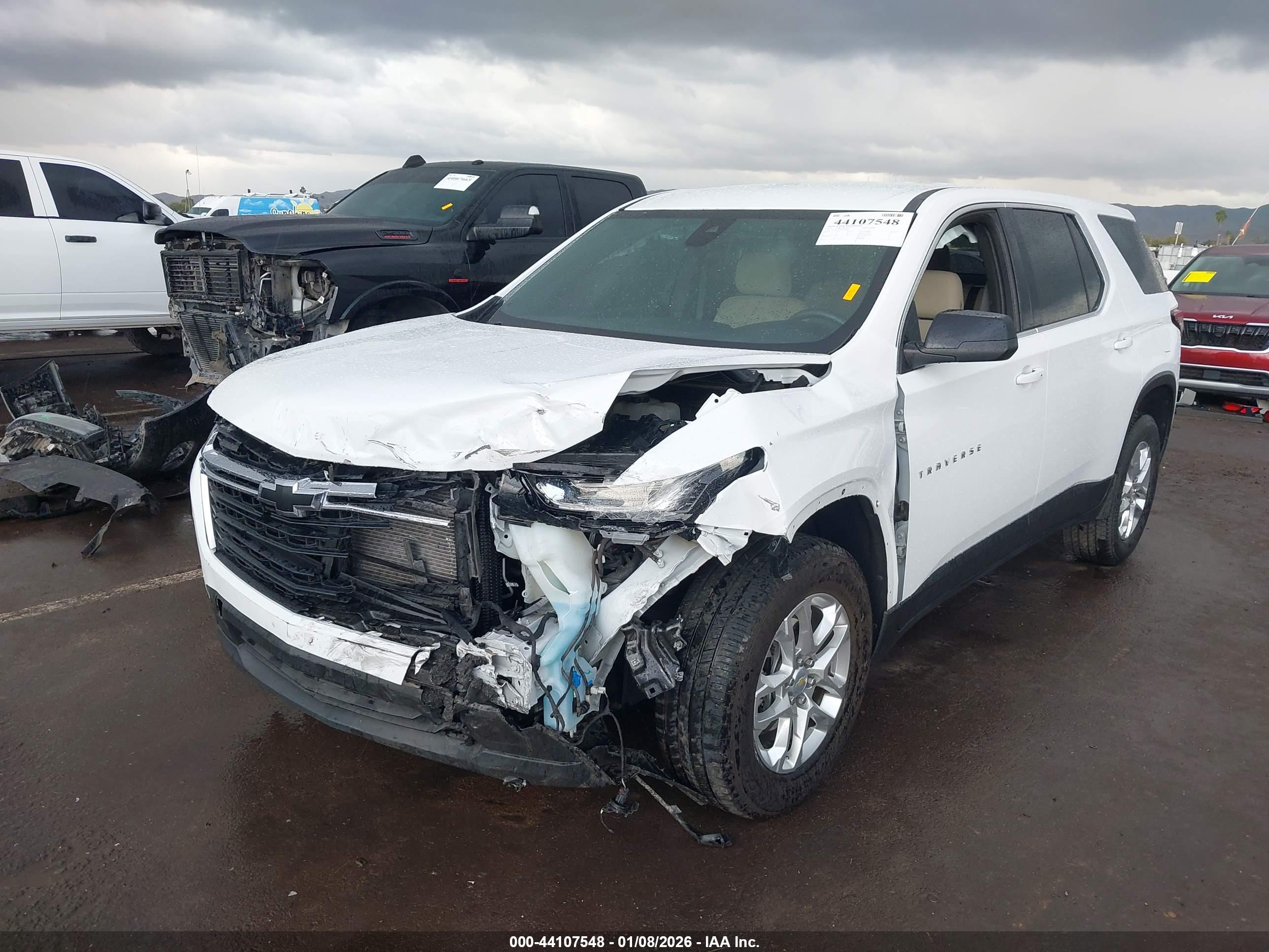 CHEVROLET TRAVERSE image 2