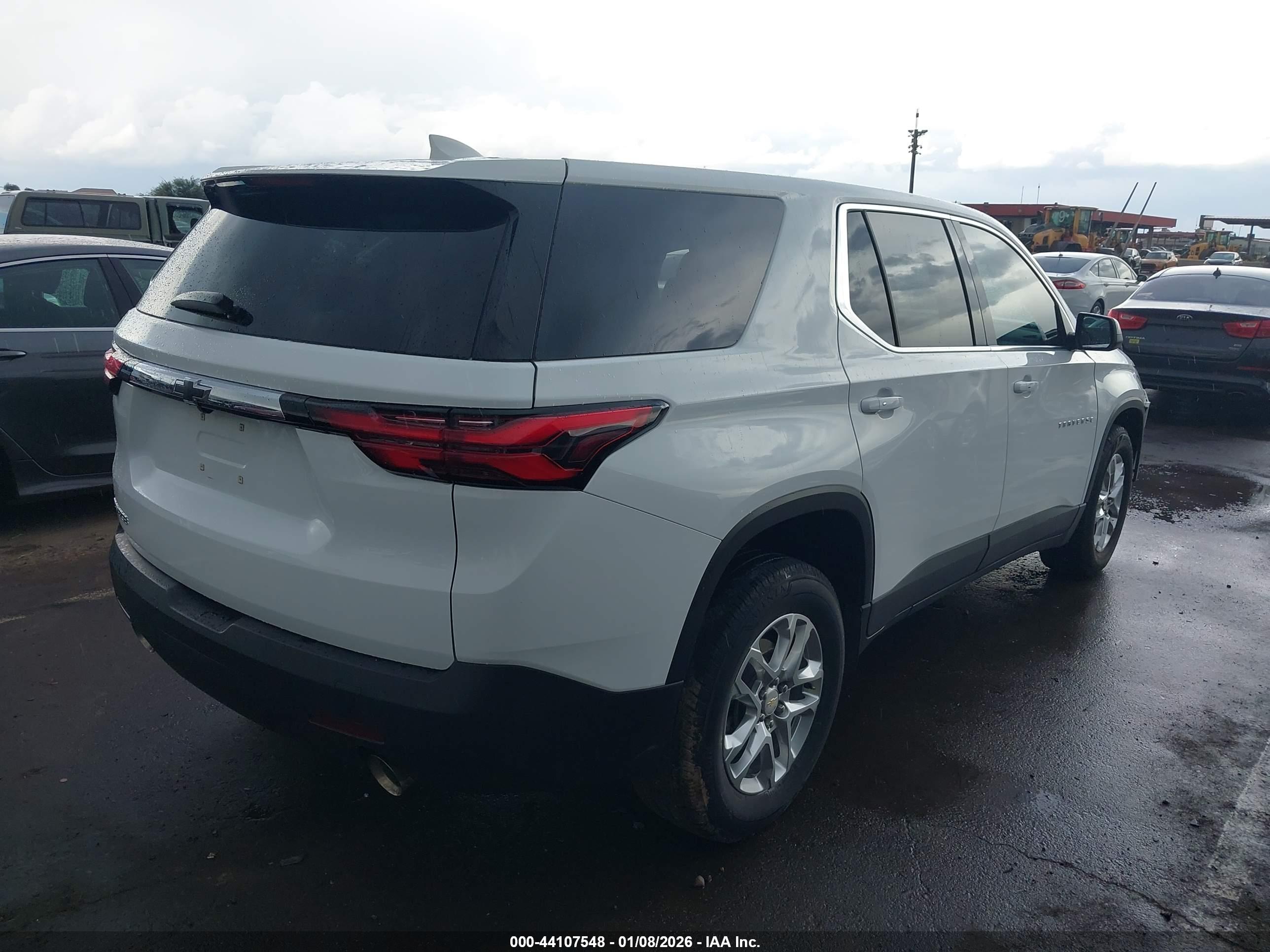 CHEVROLET TRAVERSE image 4
