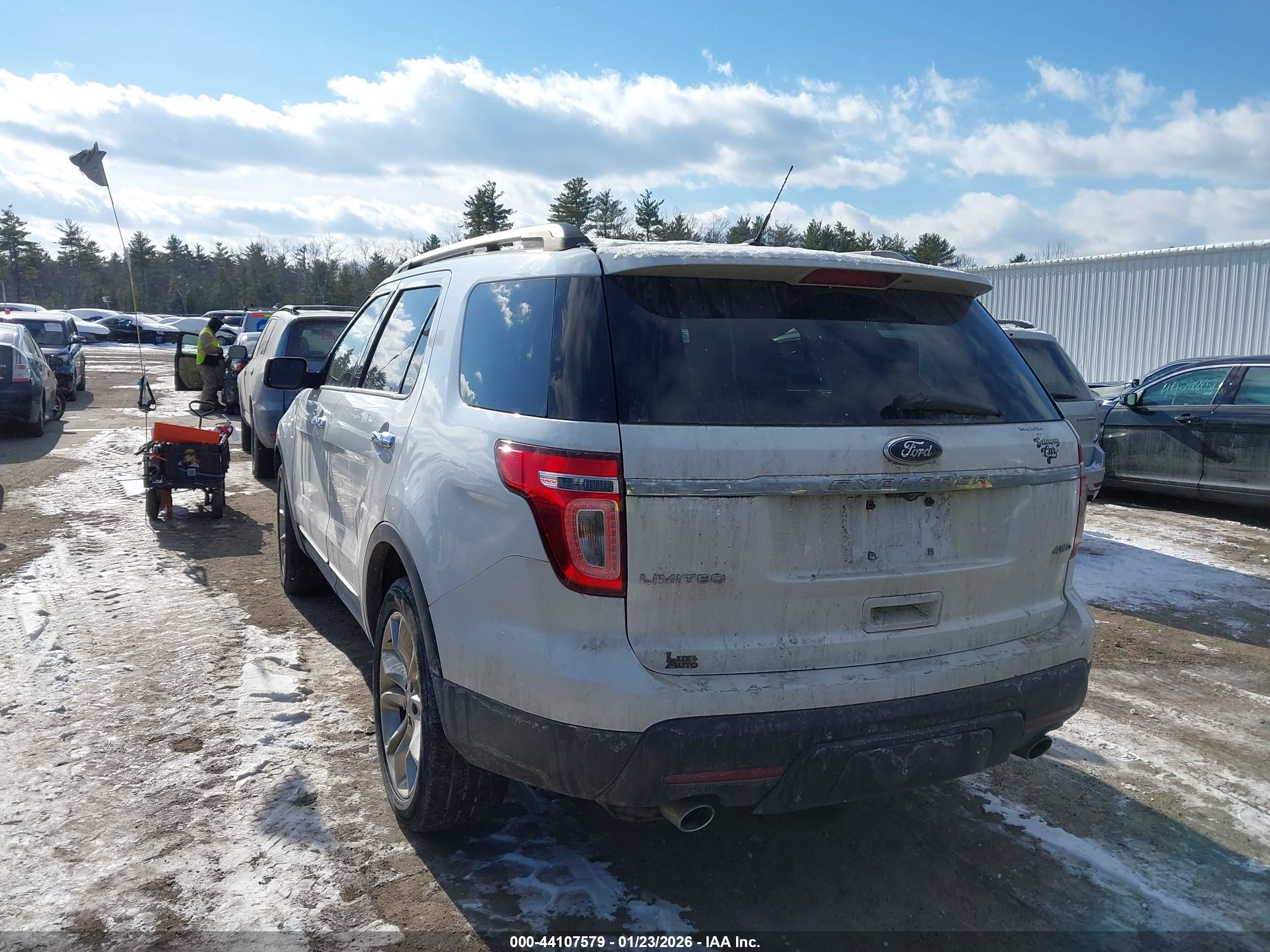 FORD EXPLORER image 3