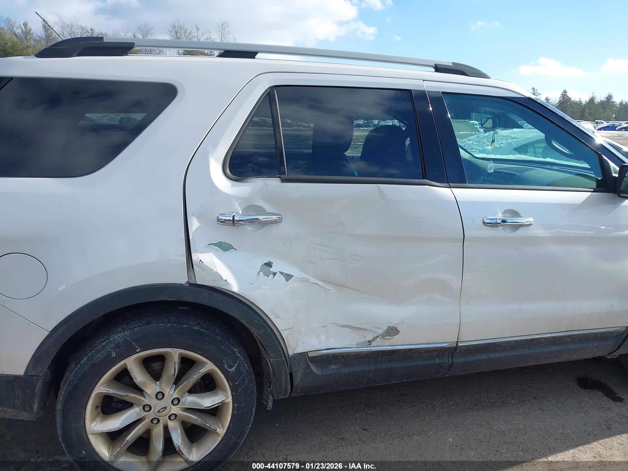 FORD EXPLORER image 6