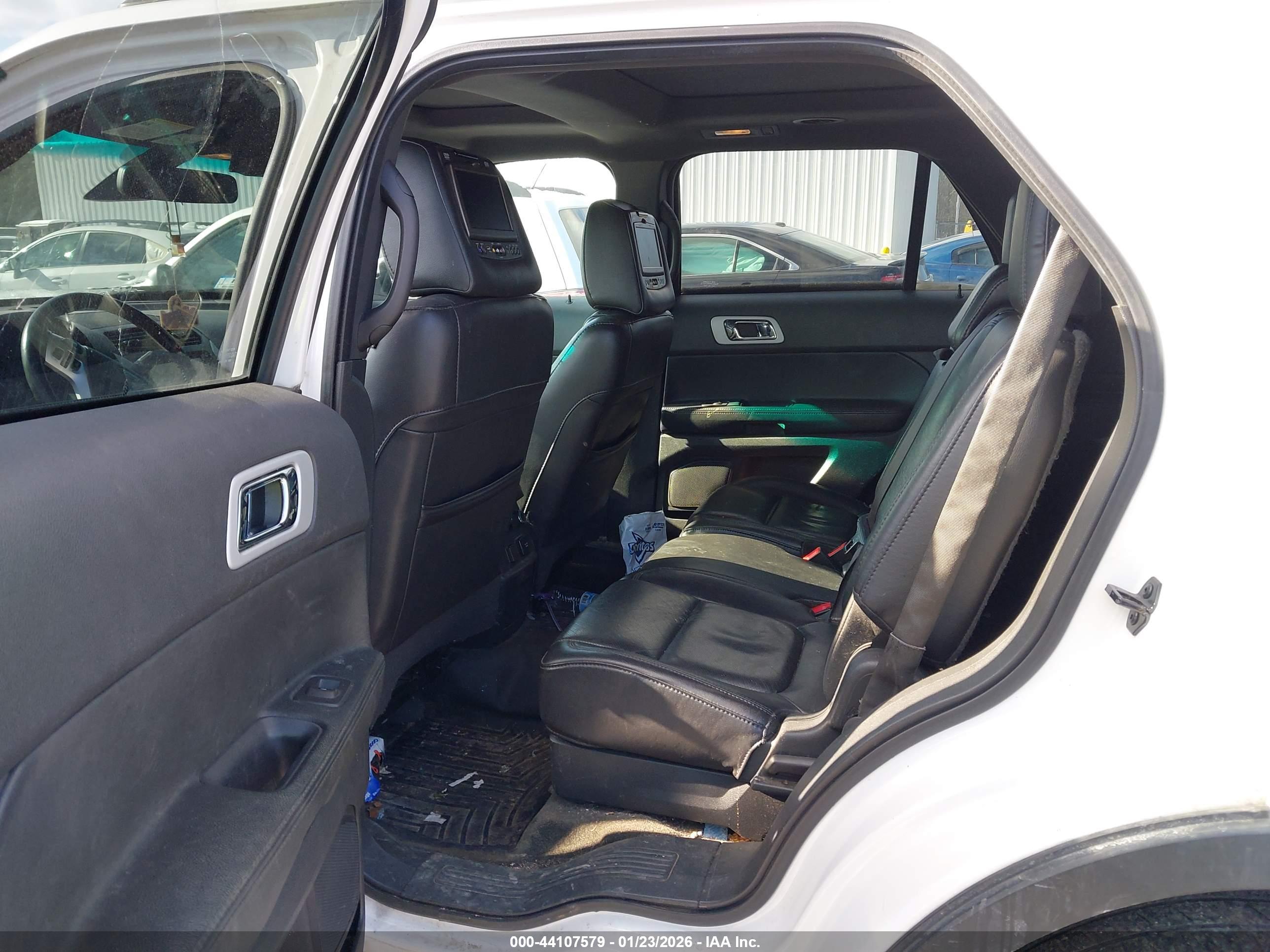 FORD EXPLORER image 8