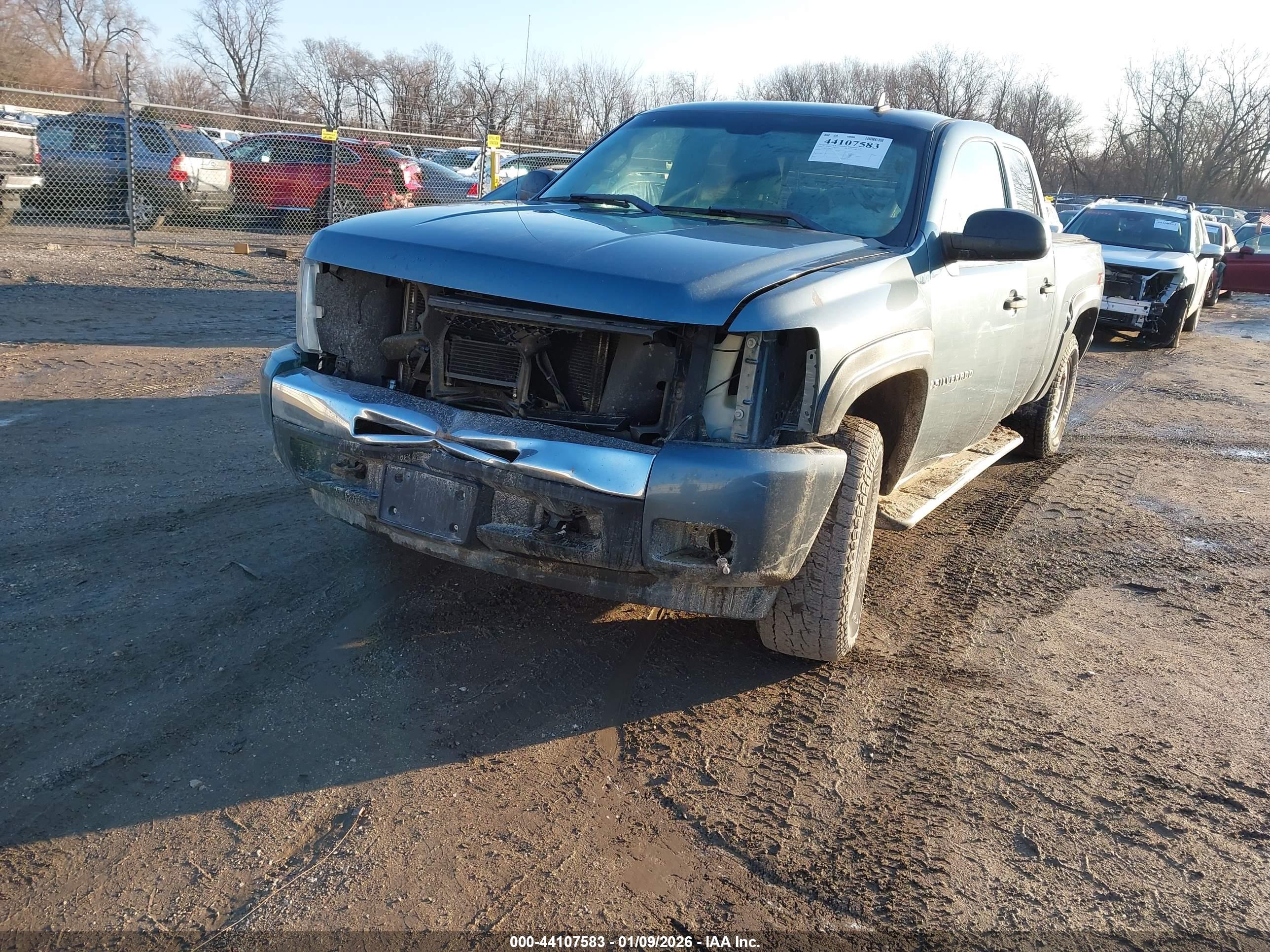 CHEVROLET SILVERADO image 2