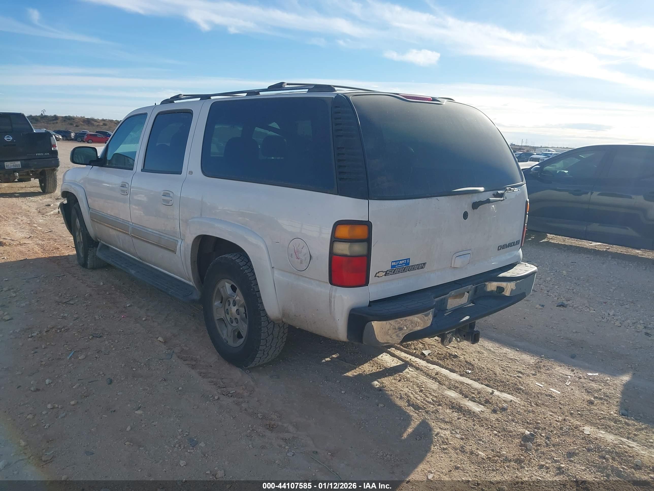 CHEVROLET SUBURBAN image 3