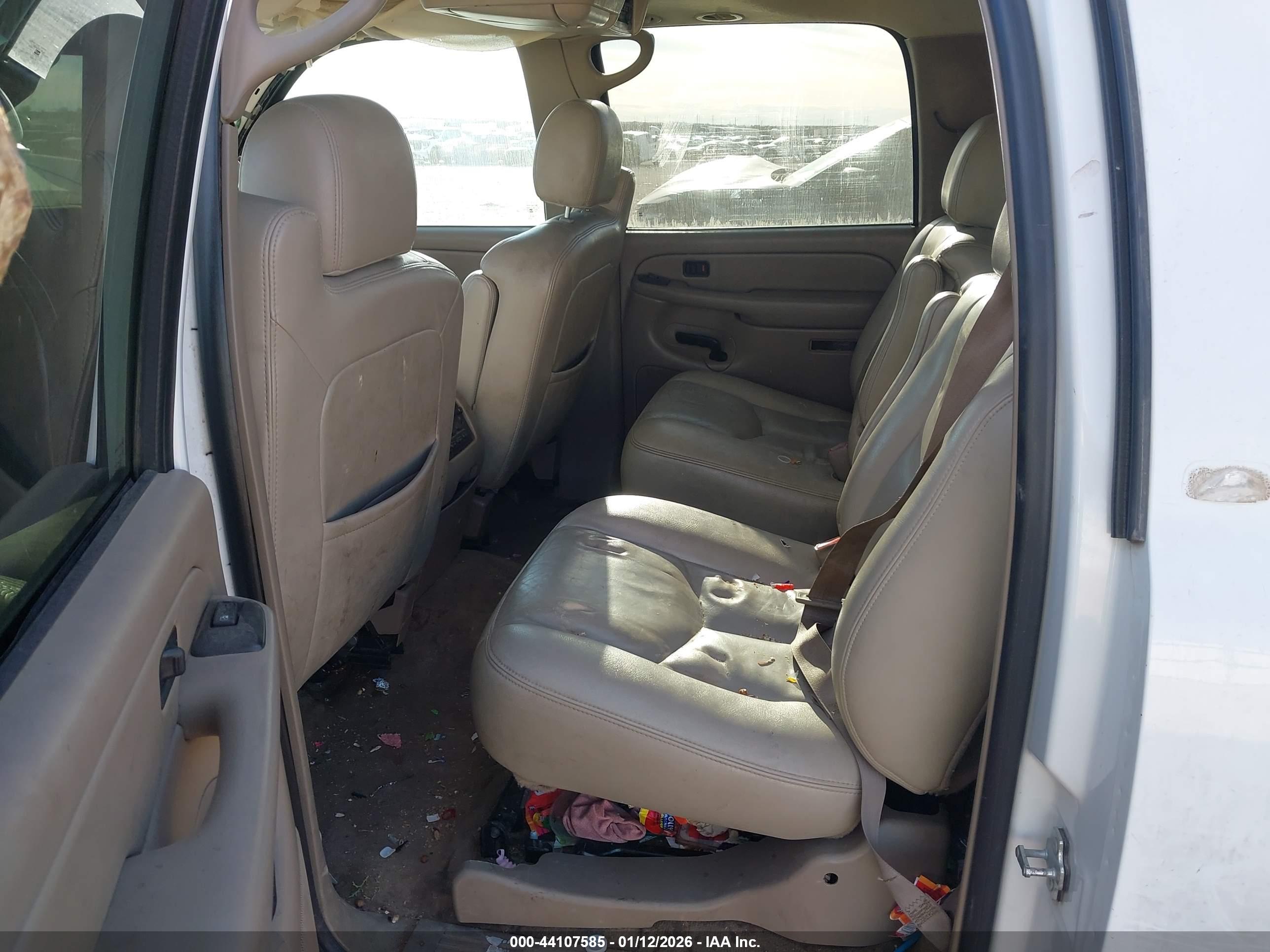 CHEVROLET SUBURBAN image 8