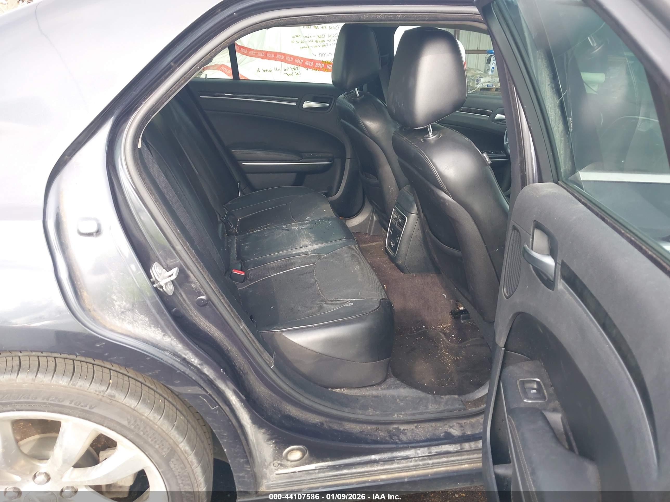 CHRYSLER 300C image 8