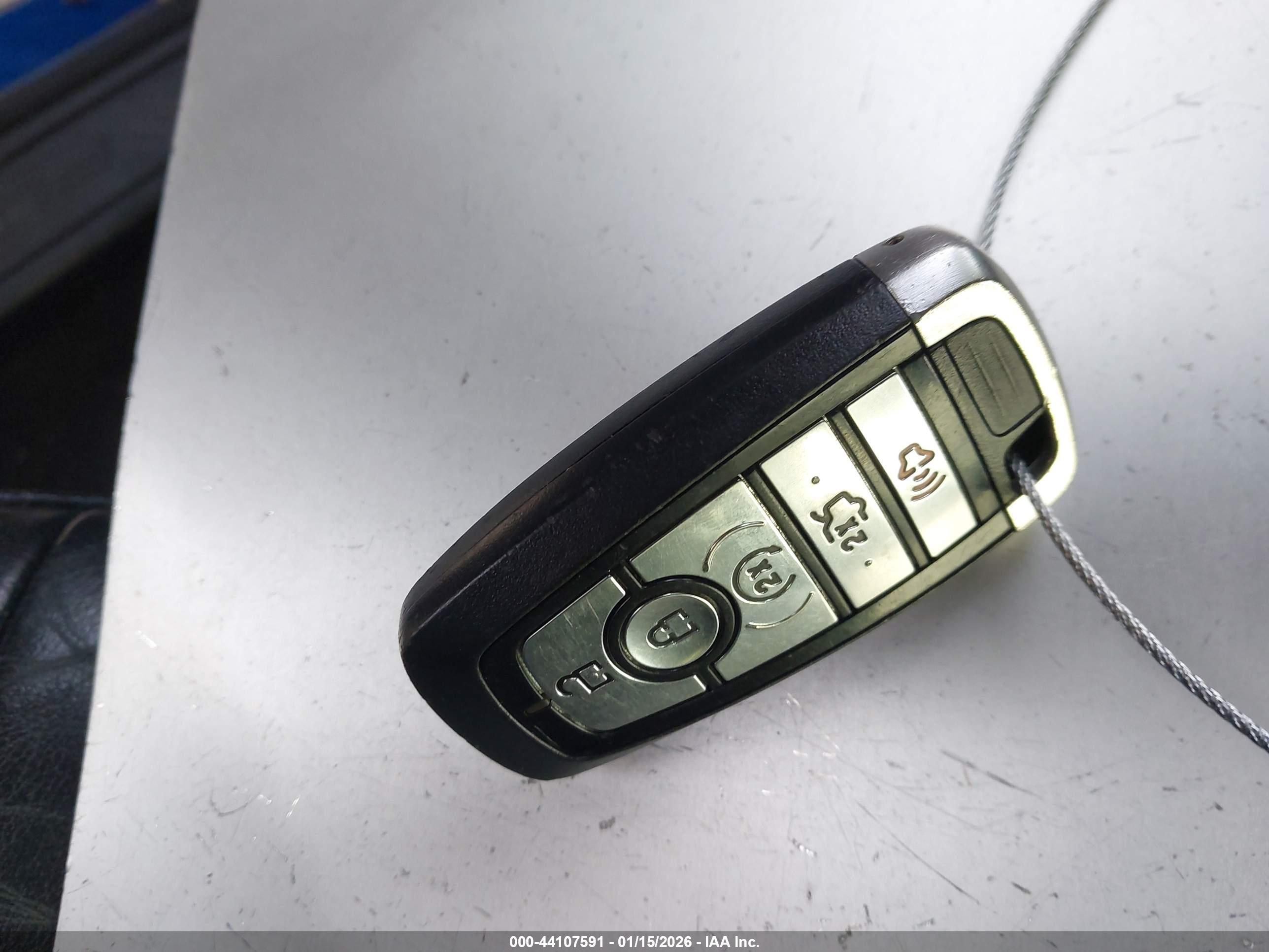 FORD FUSION image 11