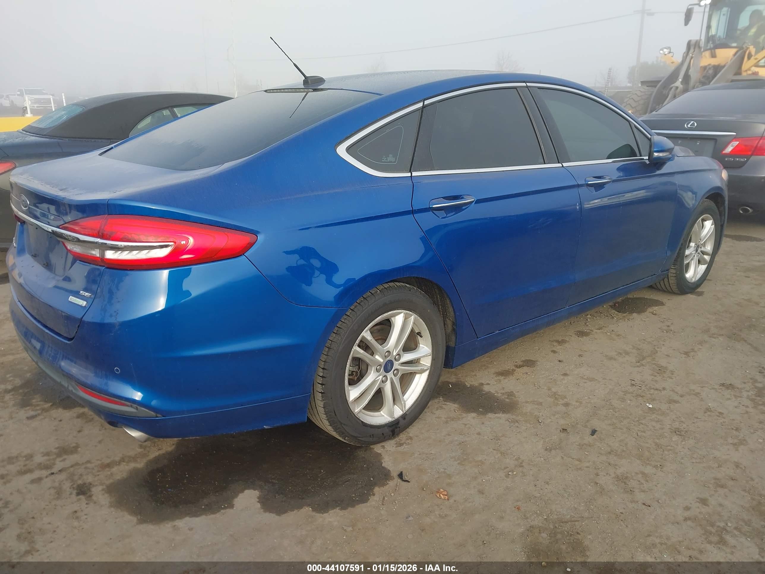 FORD FUSION image 4