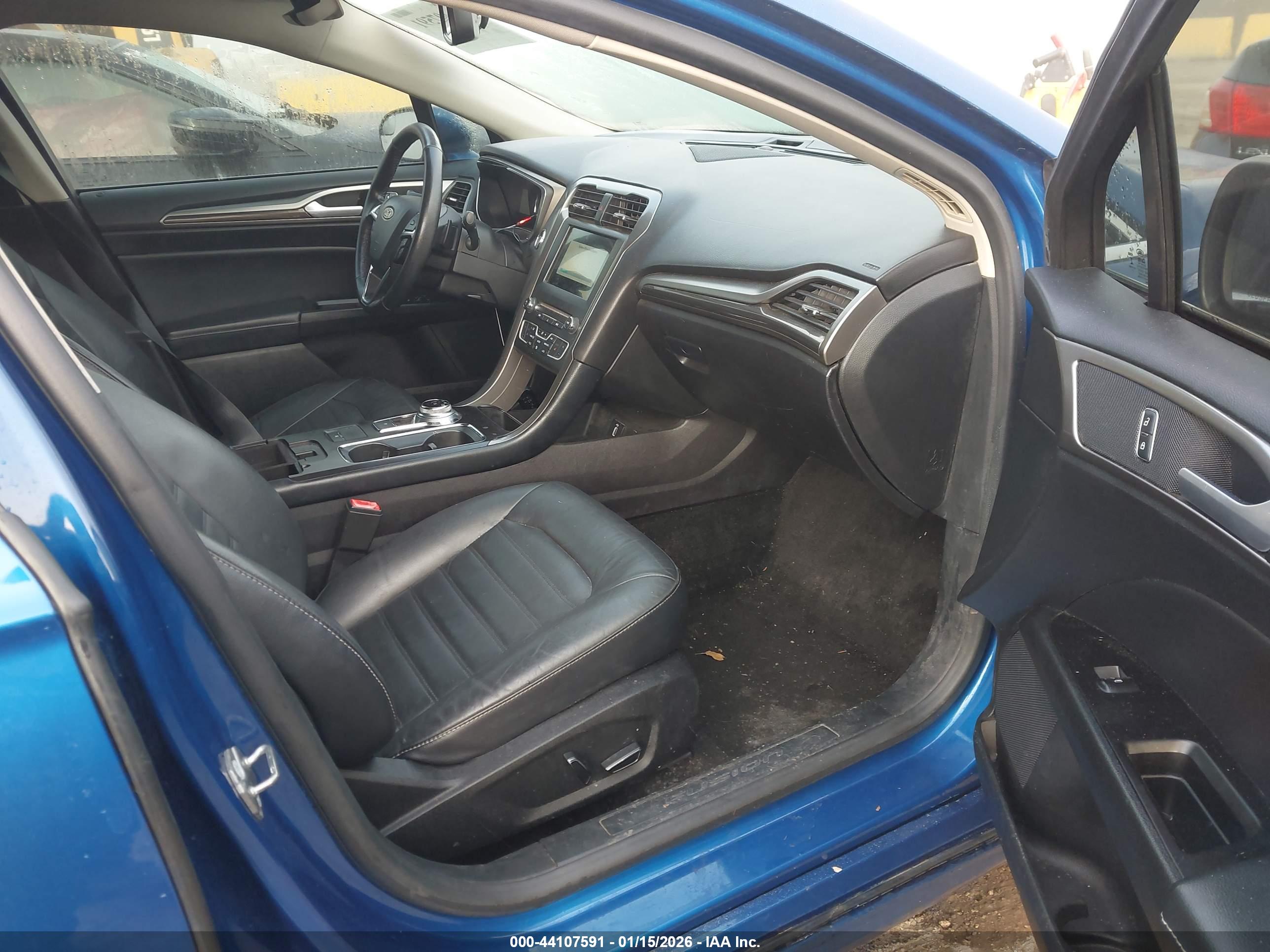 FORD FUSION image 5