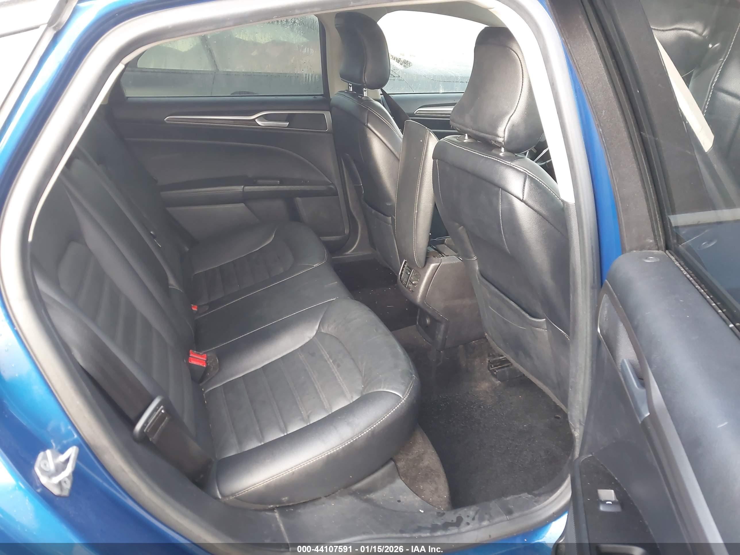FORD FUSION image 8