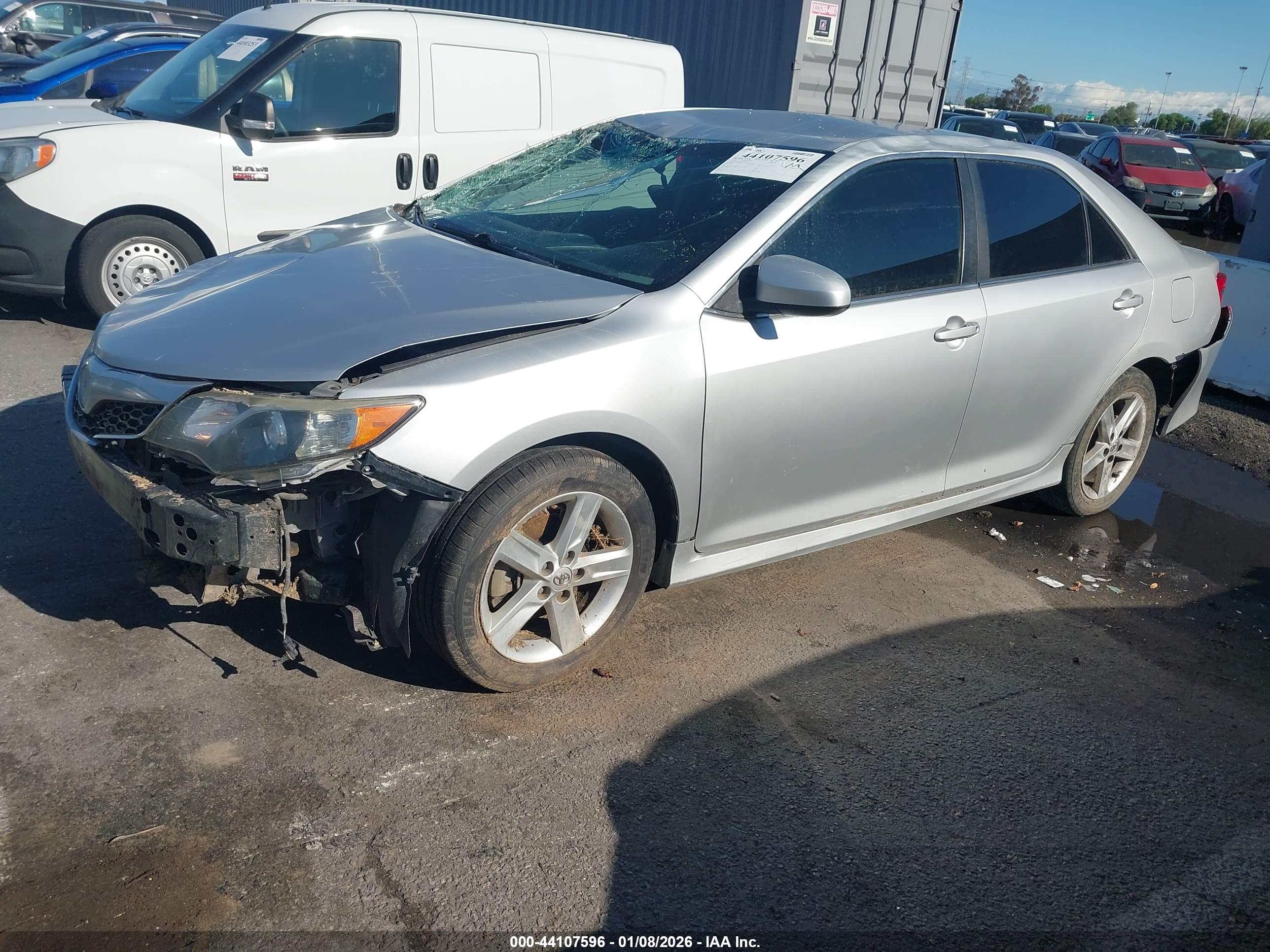 TOYOTA CAMRY image 2