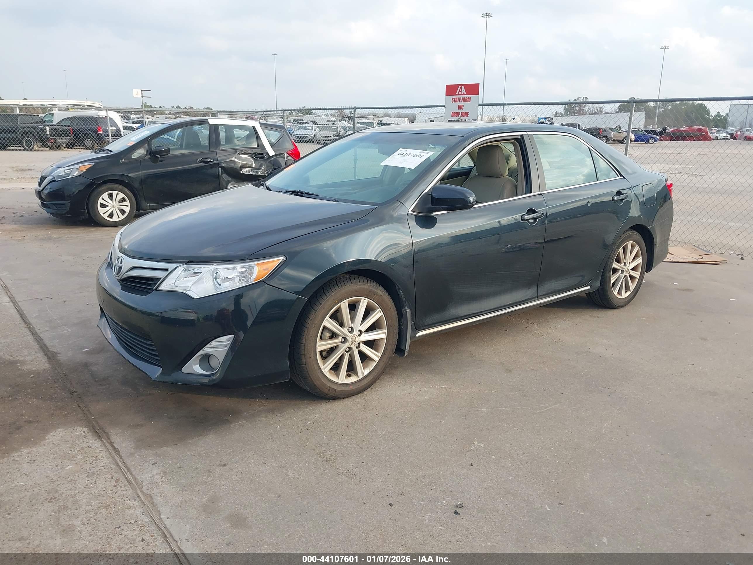 TOYOTA CAMRY image 2