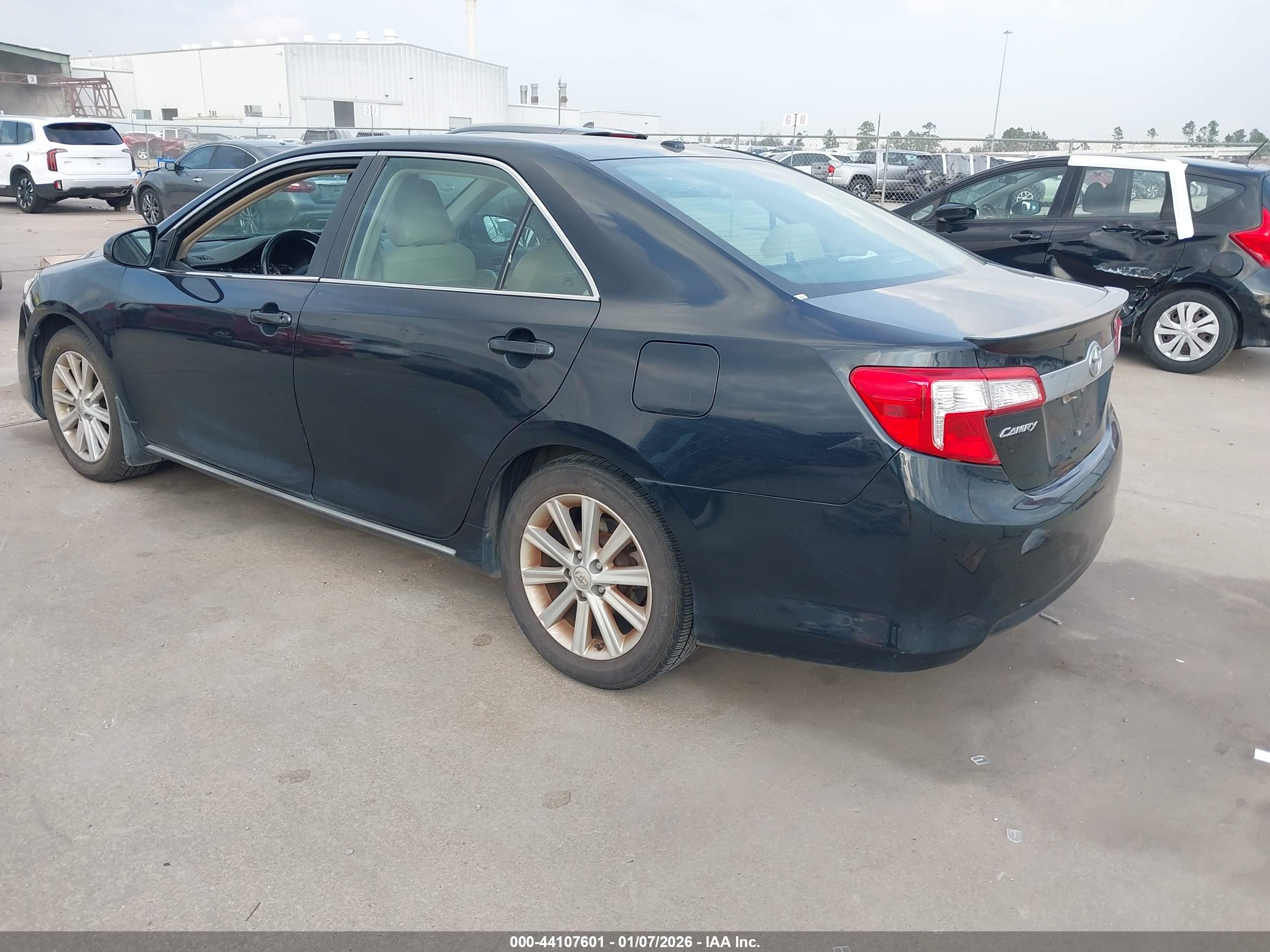 TOYOTA CAMRY image 3