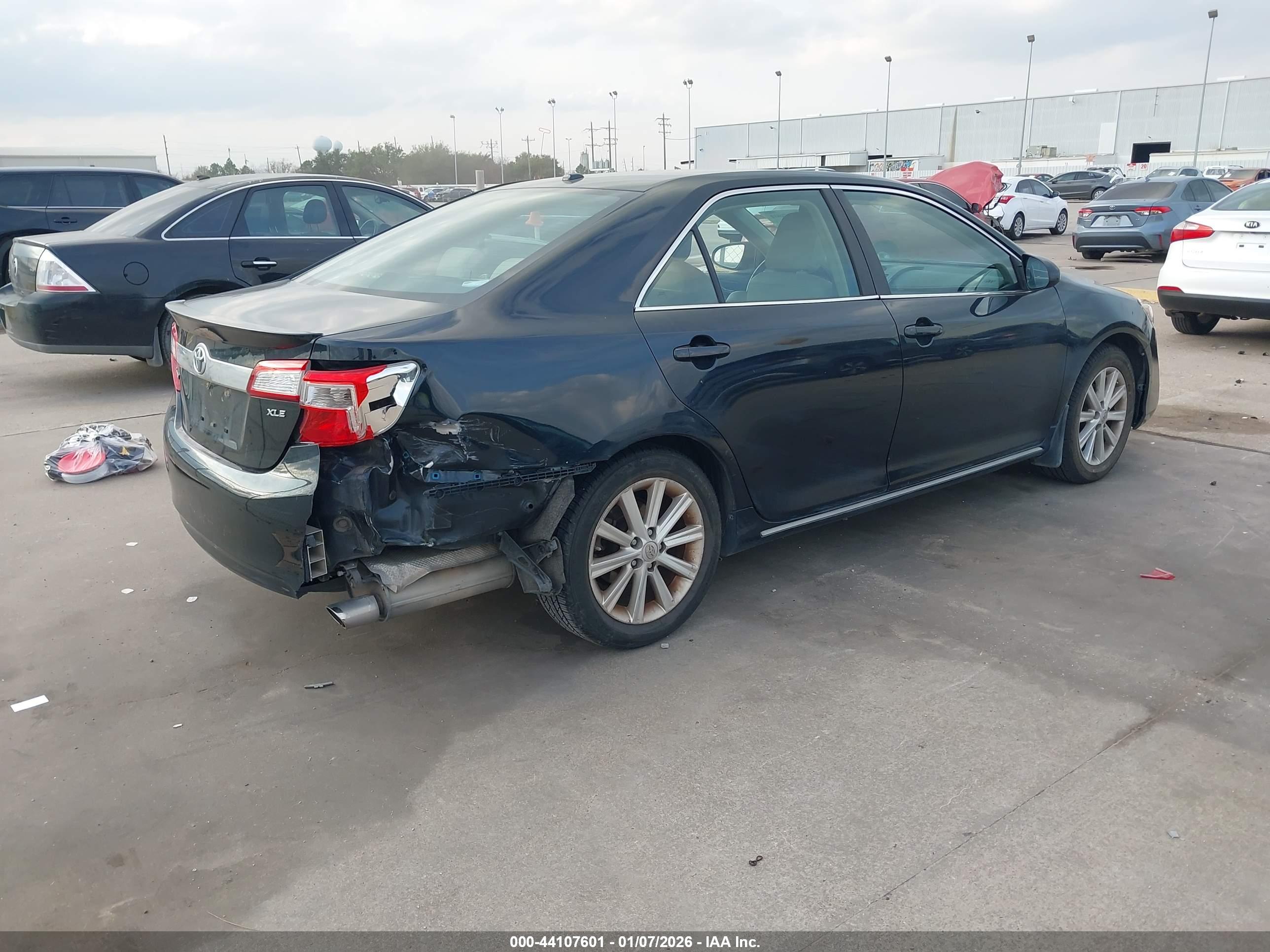 TOYOTA CAMRY image 4