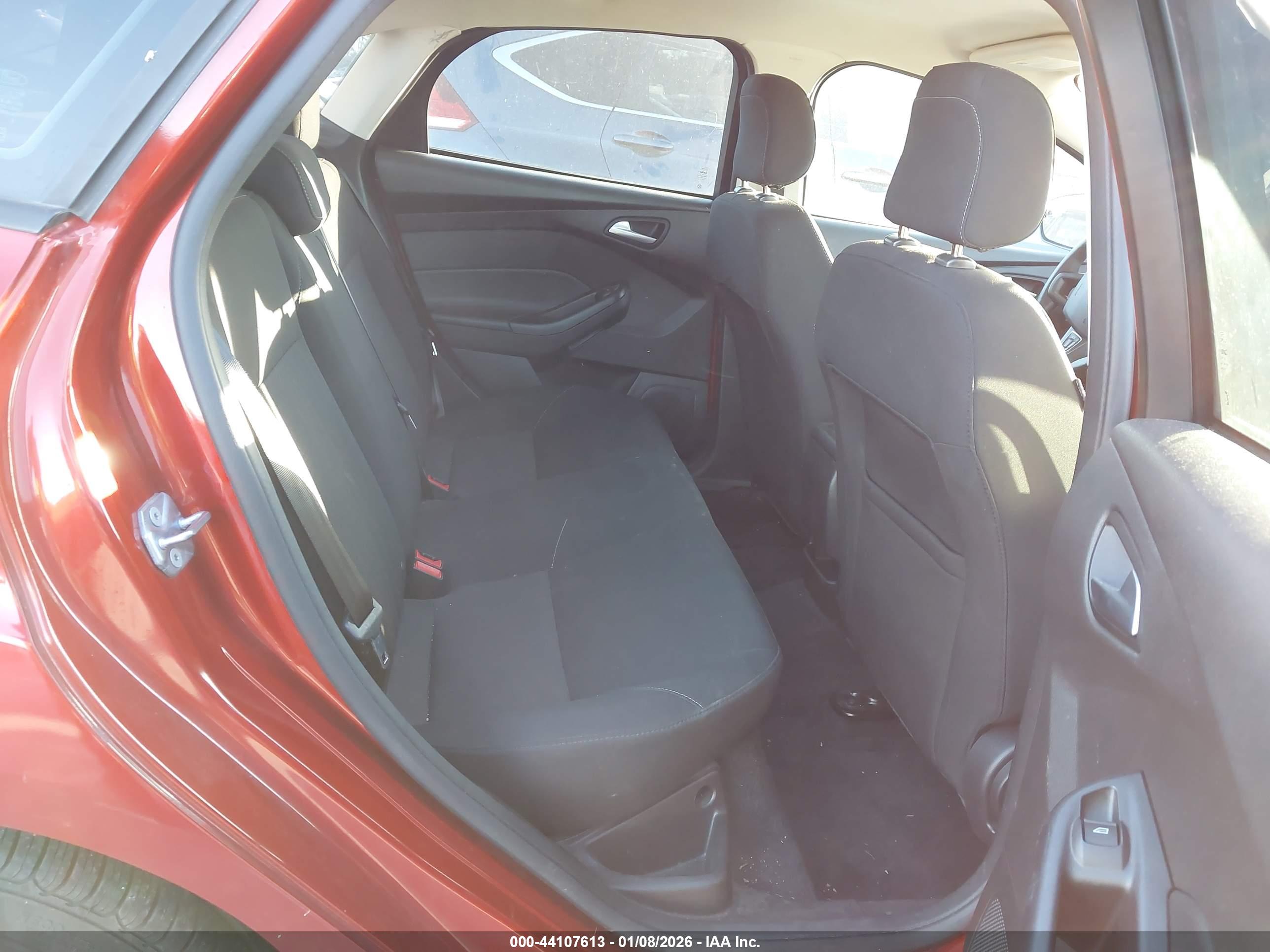 FORD FOCUS image 8