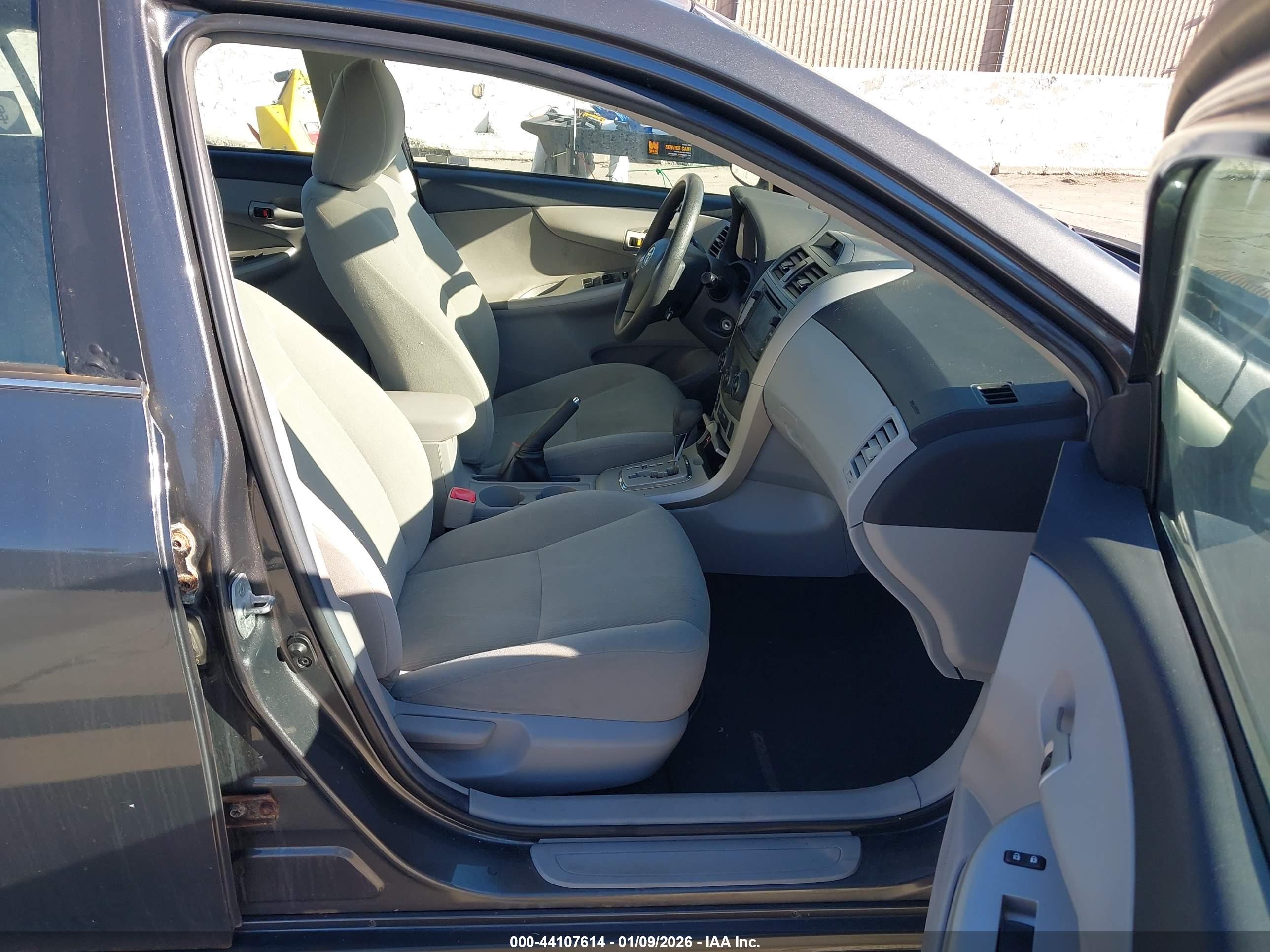 TOYOTA COROLLA image 5