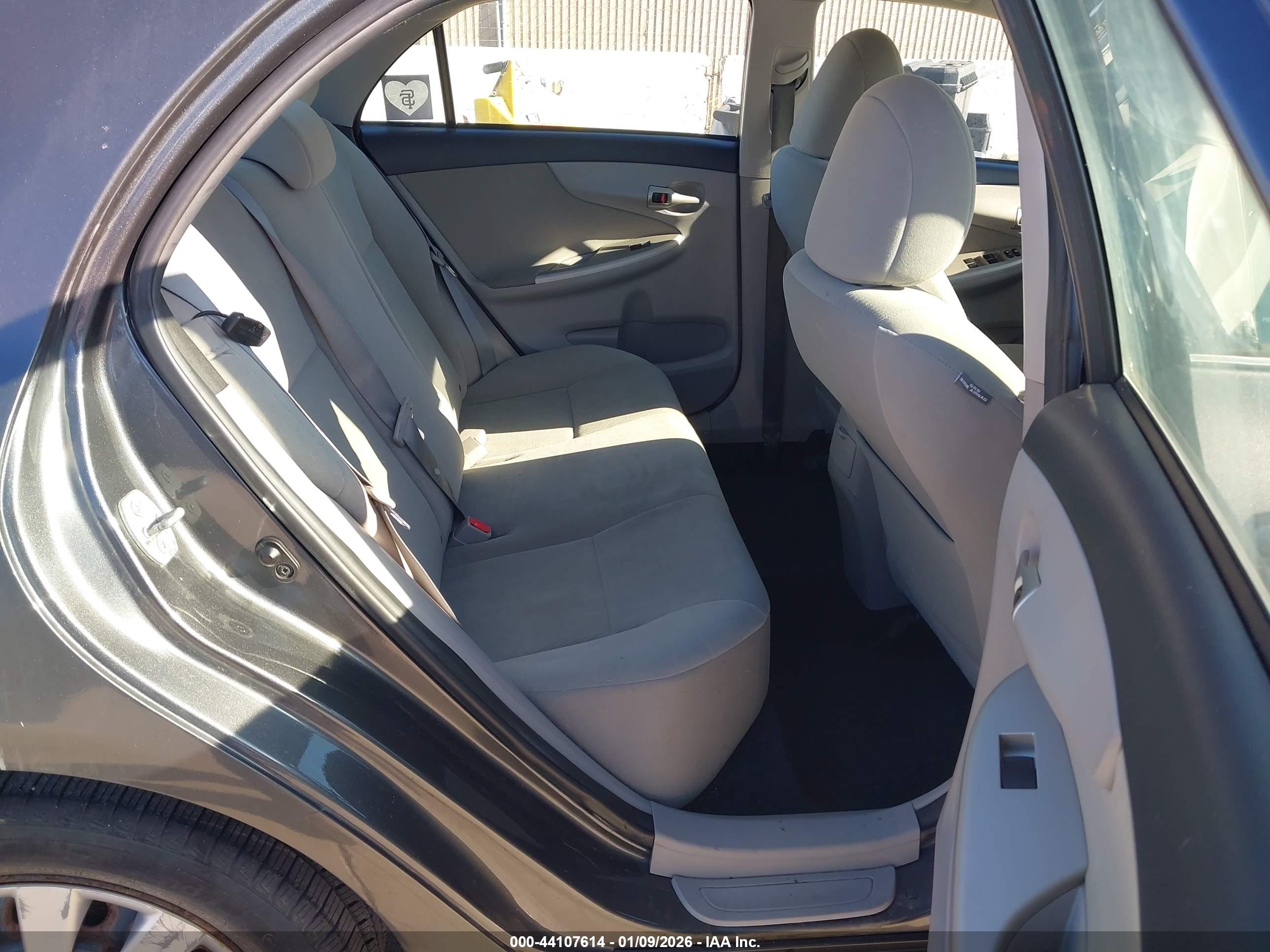 TOYOTA COROLLA image 8