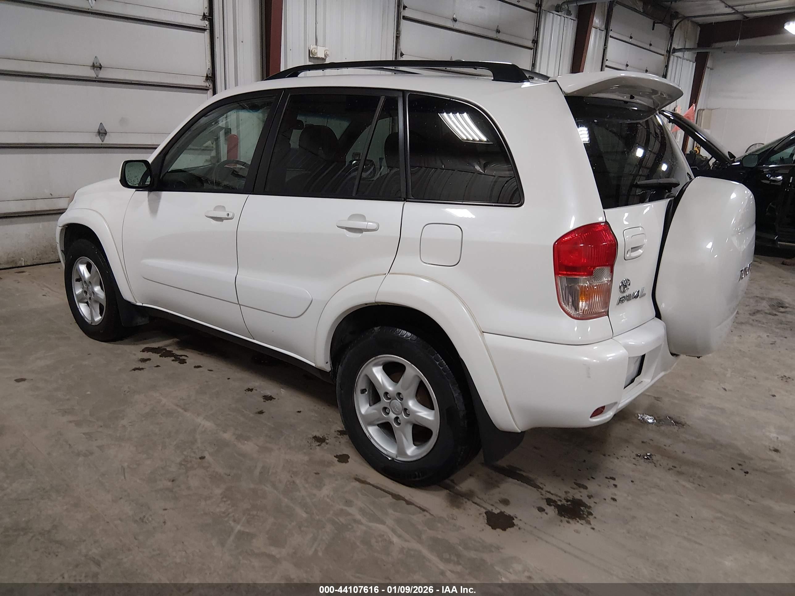 TOYOTA RAV4 image 3