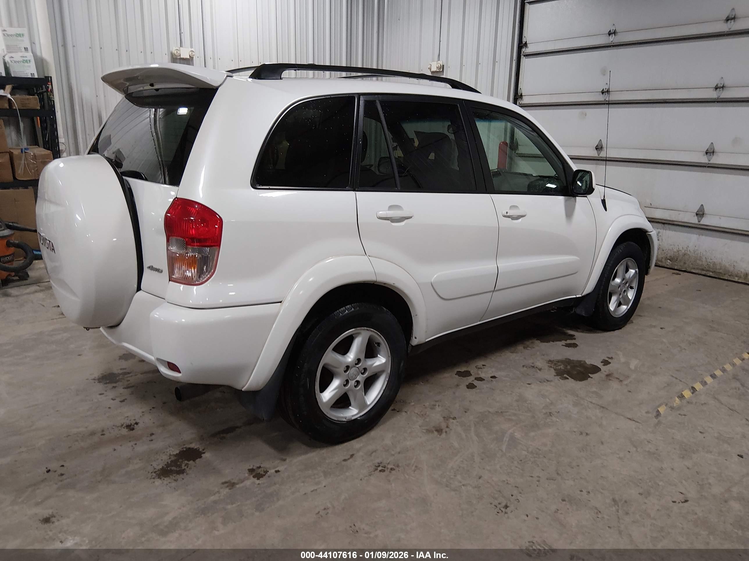 TOYOTA RAV4 image 4