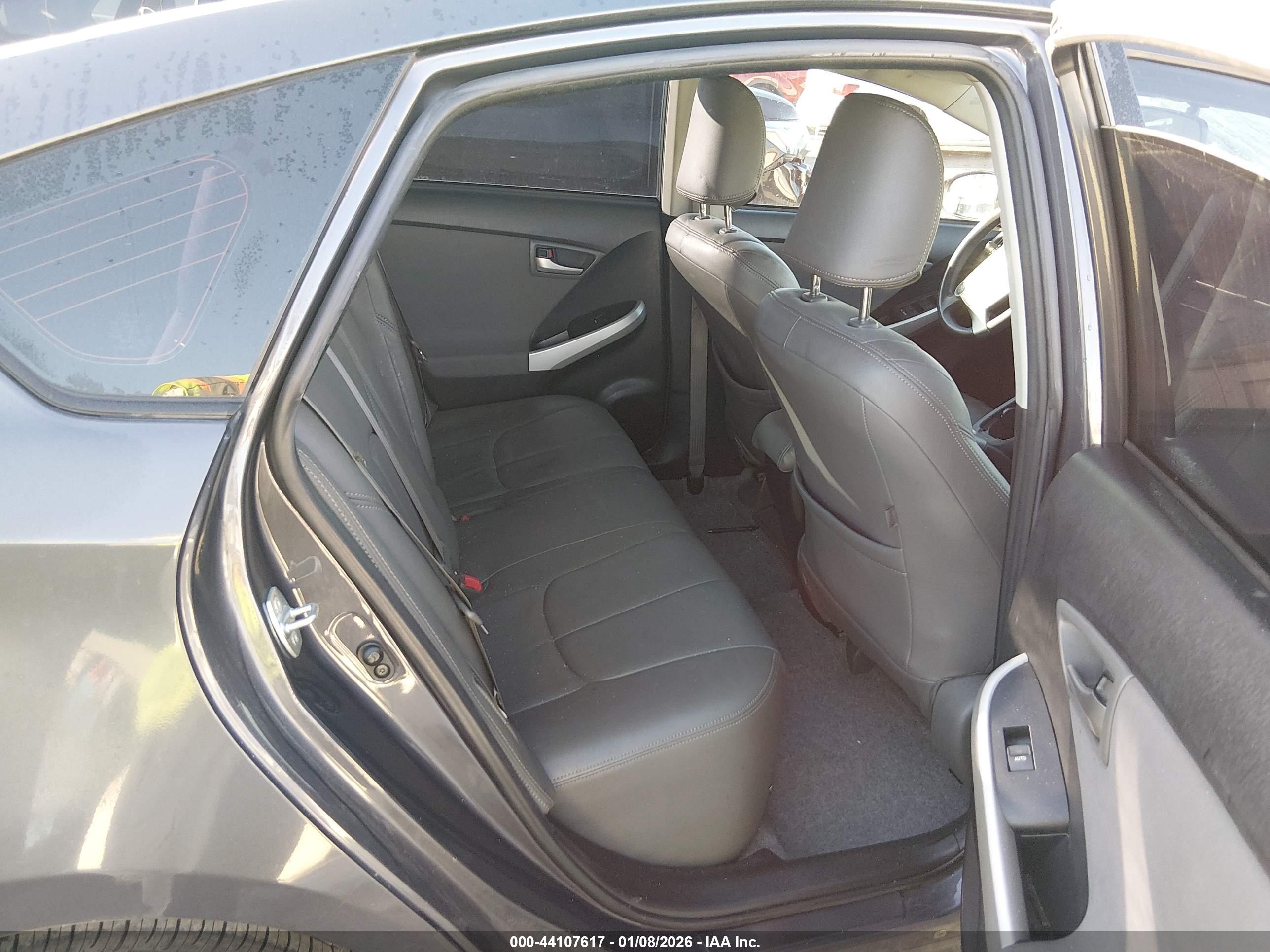 TOYOTA PRIUS image 8