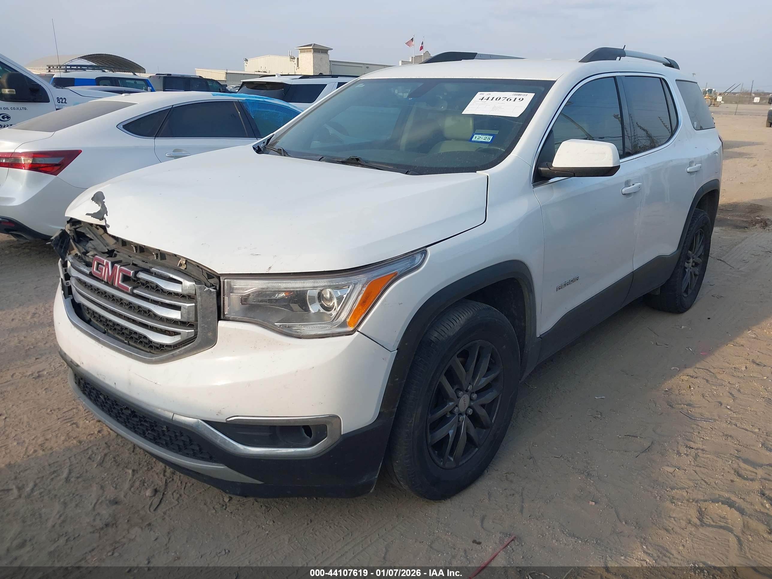 GMC ACADIA image 2