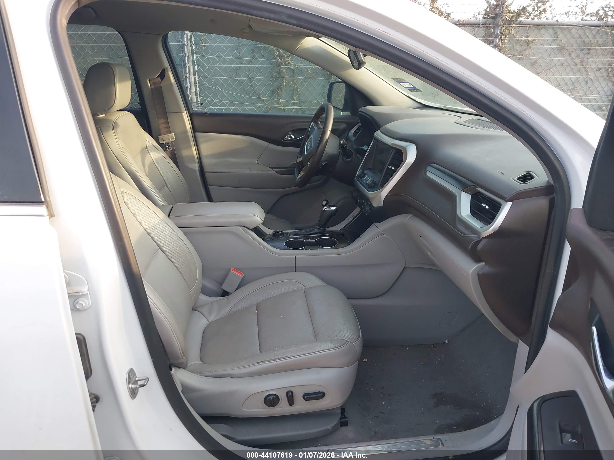 GMC ACADIA image 5