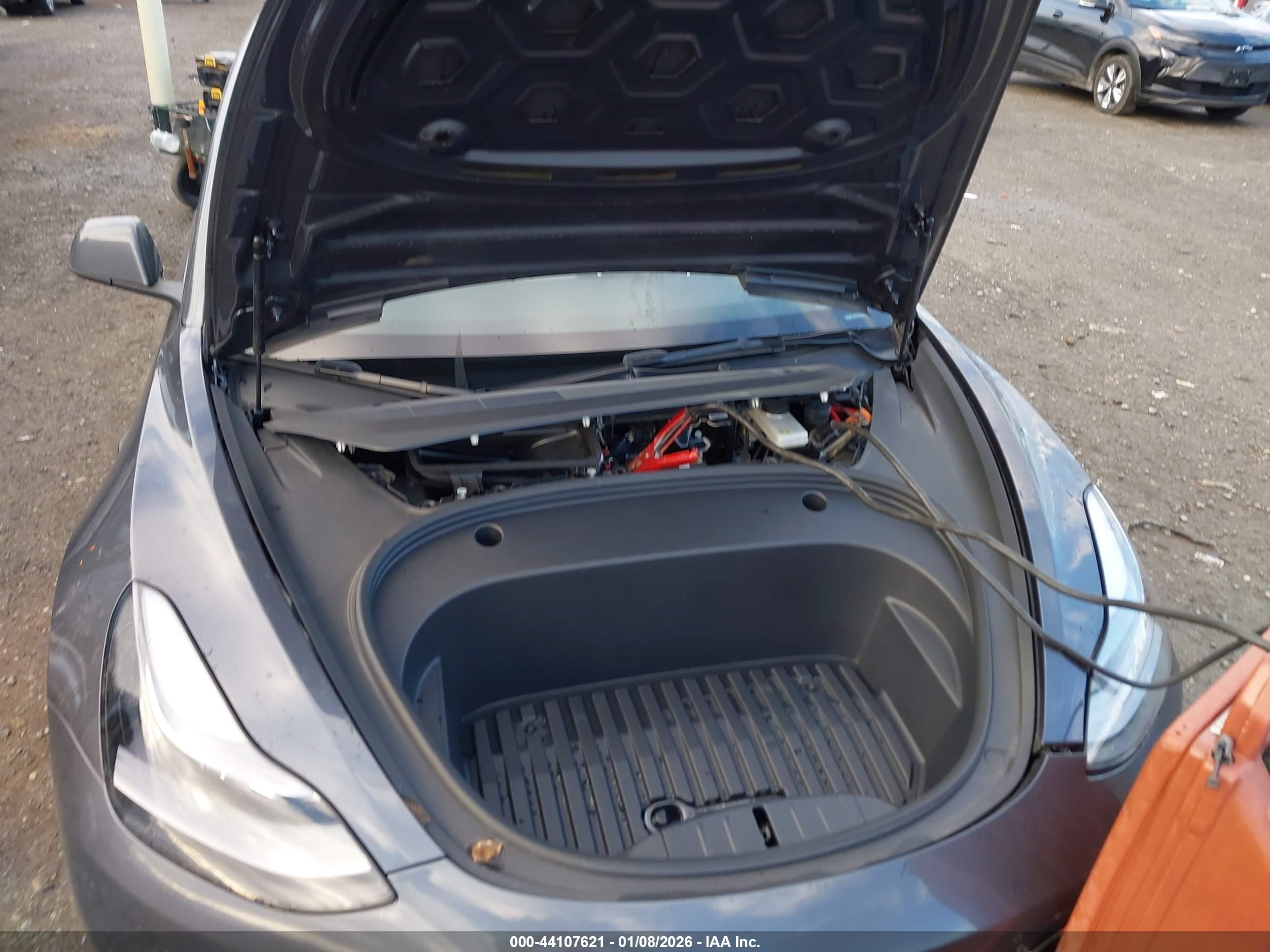 TESLA MODEL image 10