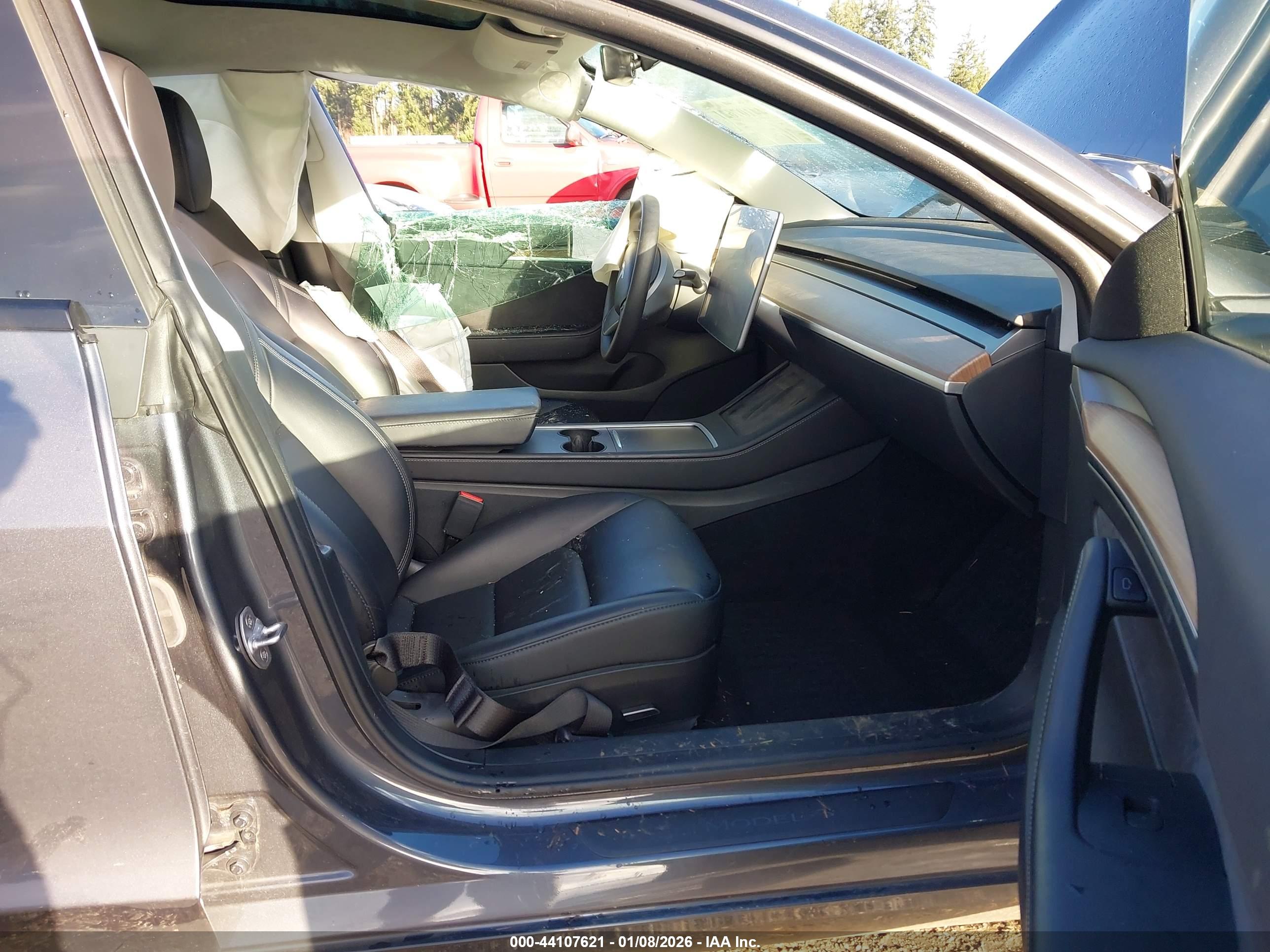 TESLA MODEL image 5