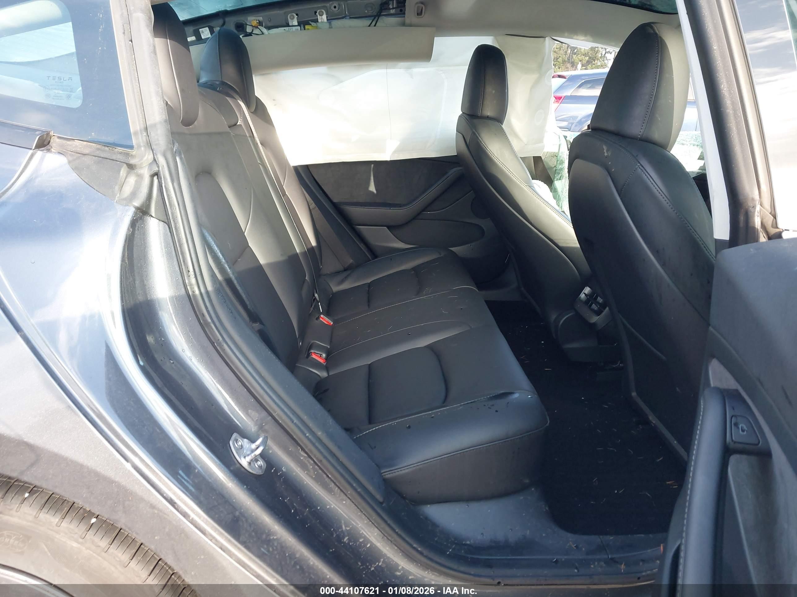 TESLA MODEL image 8