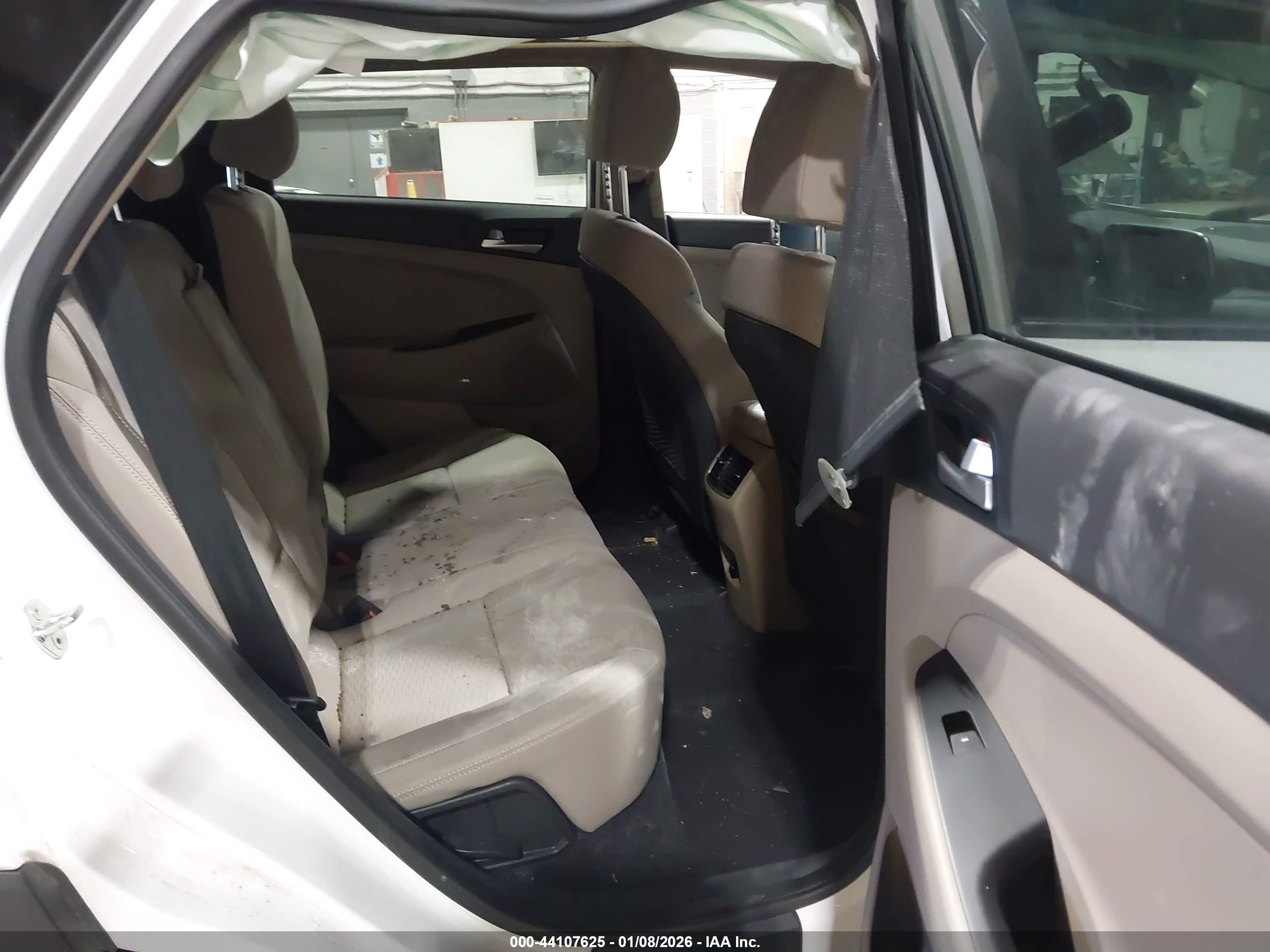 HYUNDAI TUCSON image 8