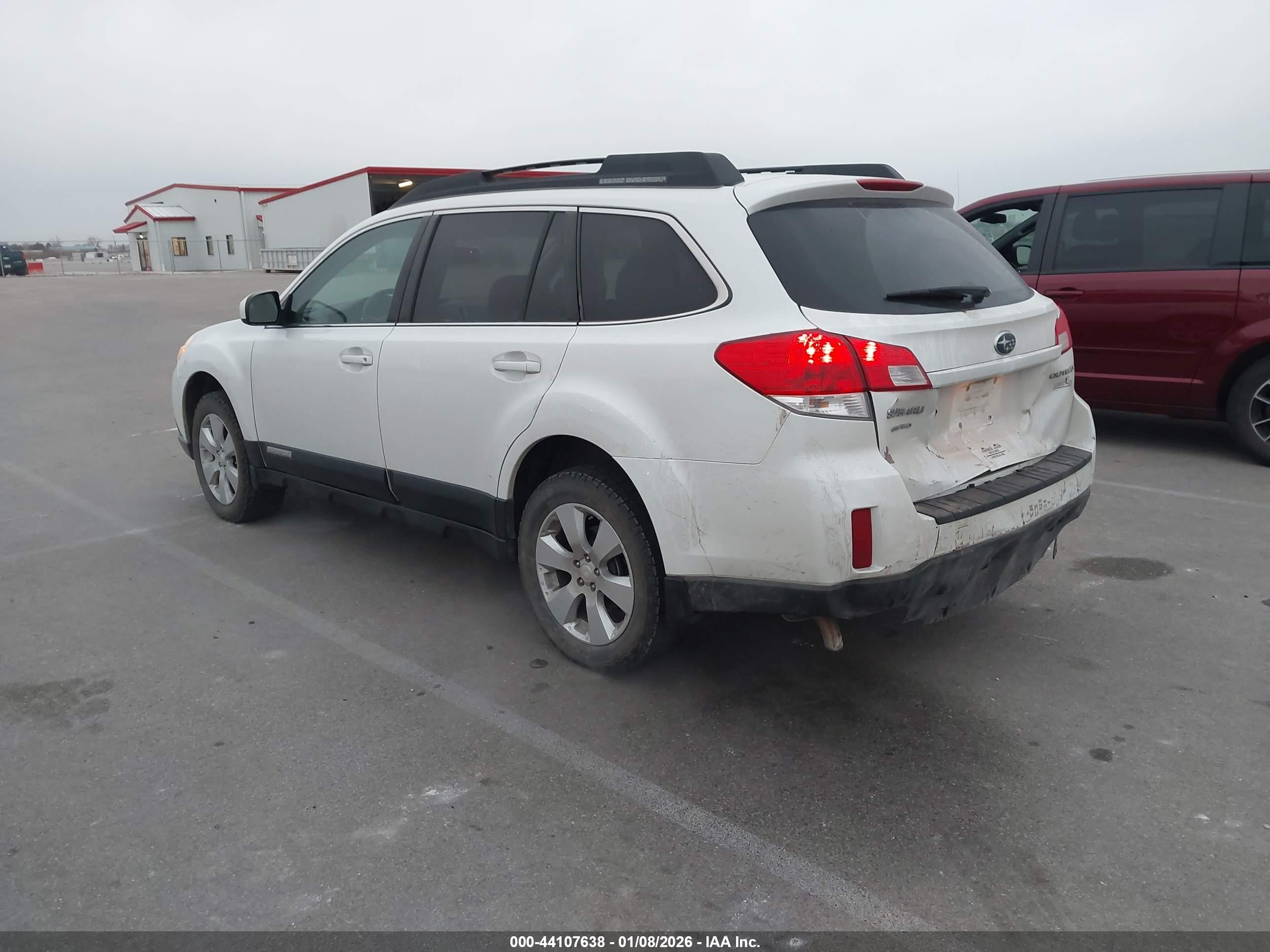 SUBARU OUTBACK image 3
