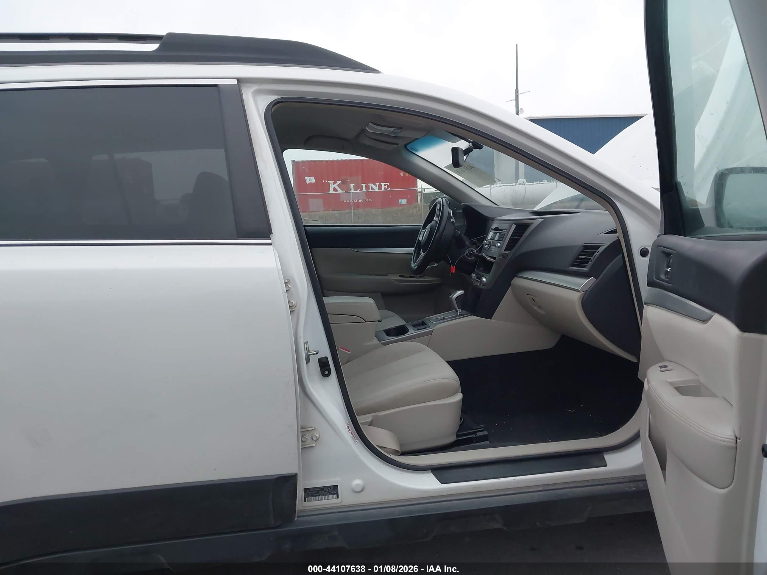 SUBARU OUTBACK image 5