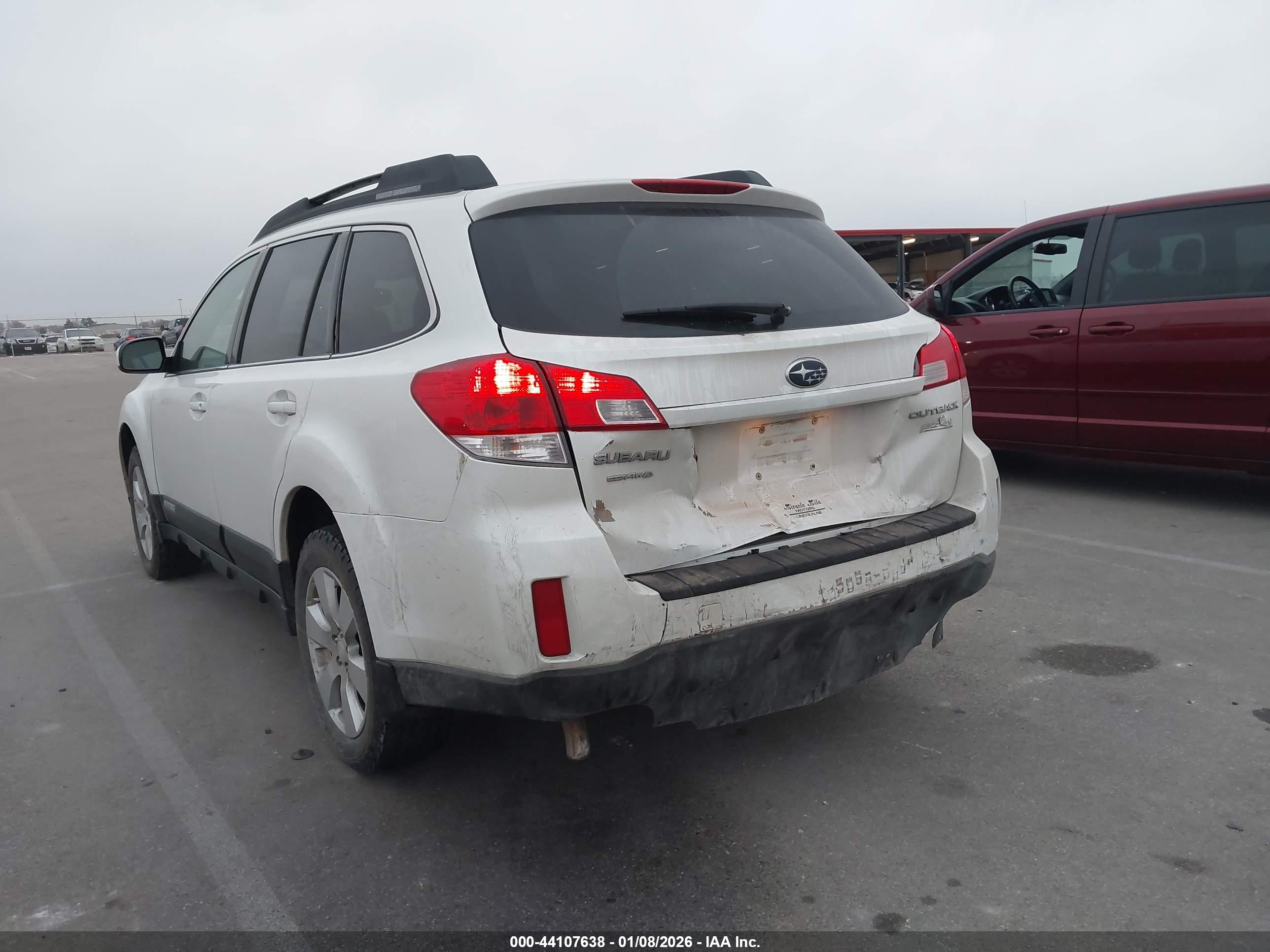 SUBARU OUTBACK image 6