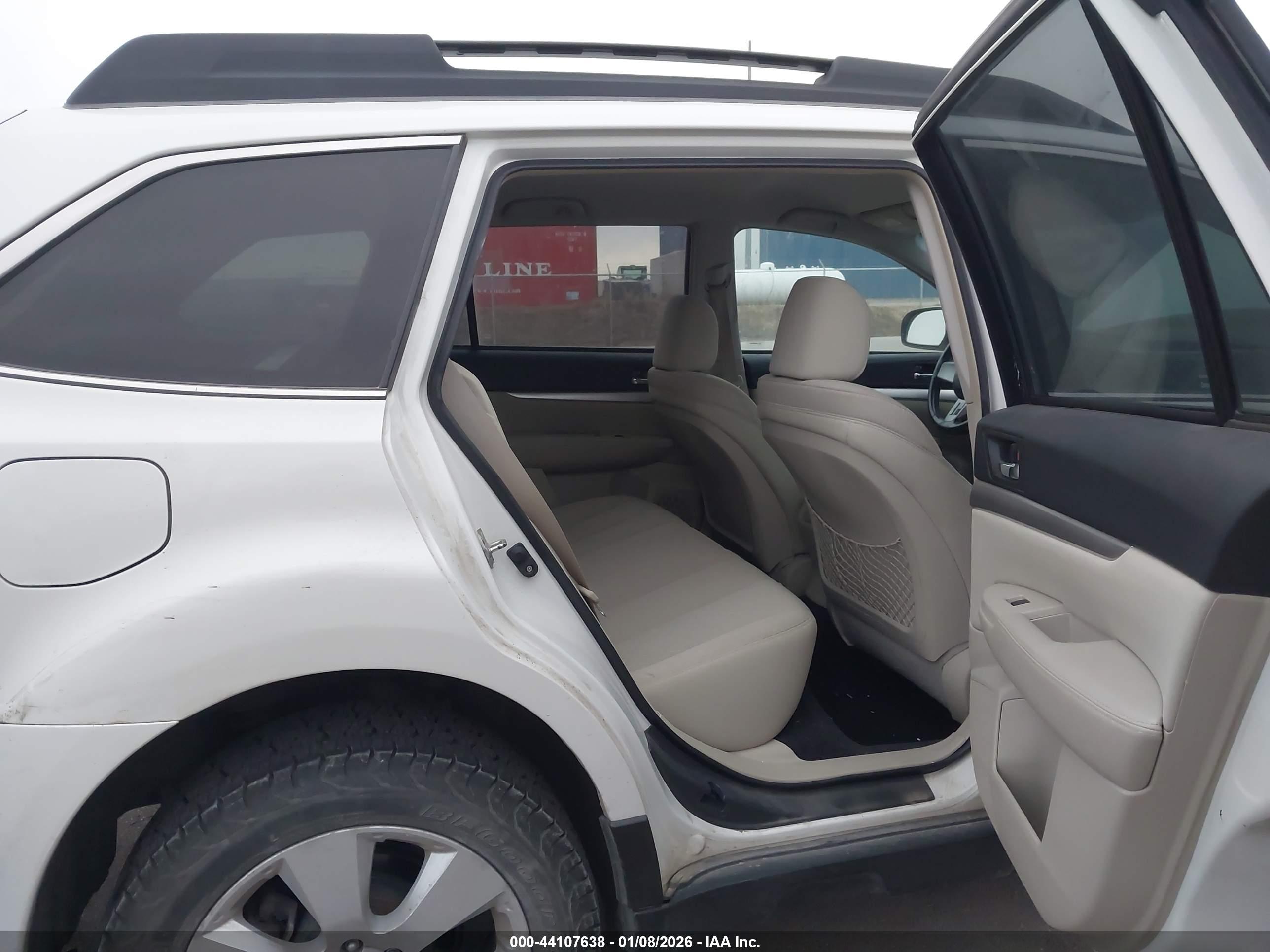 SUBARU OUTBACK image 8
