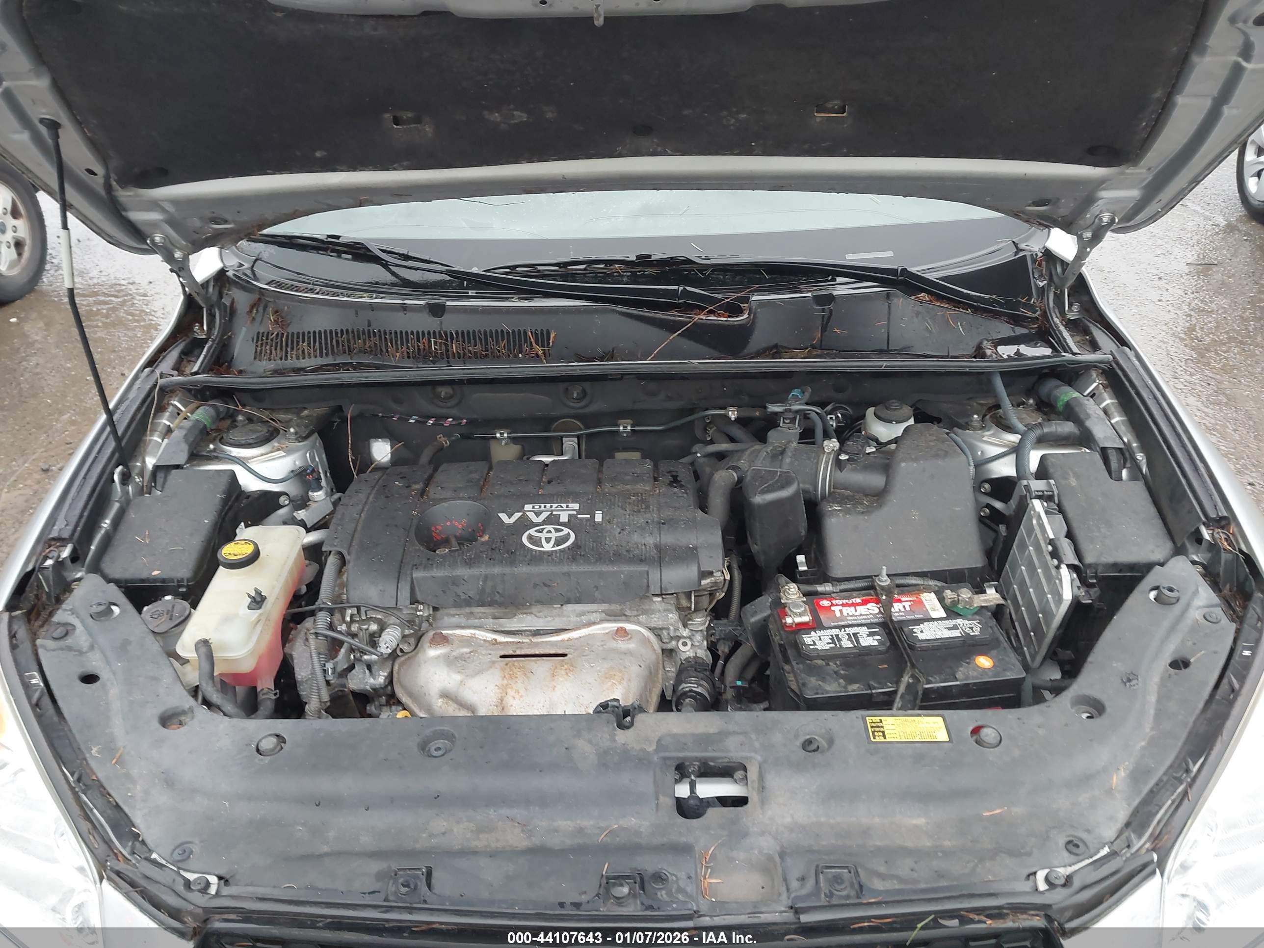 TOYOTA RAV4 image 10