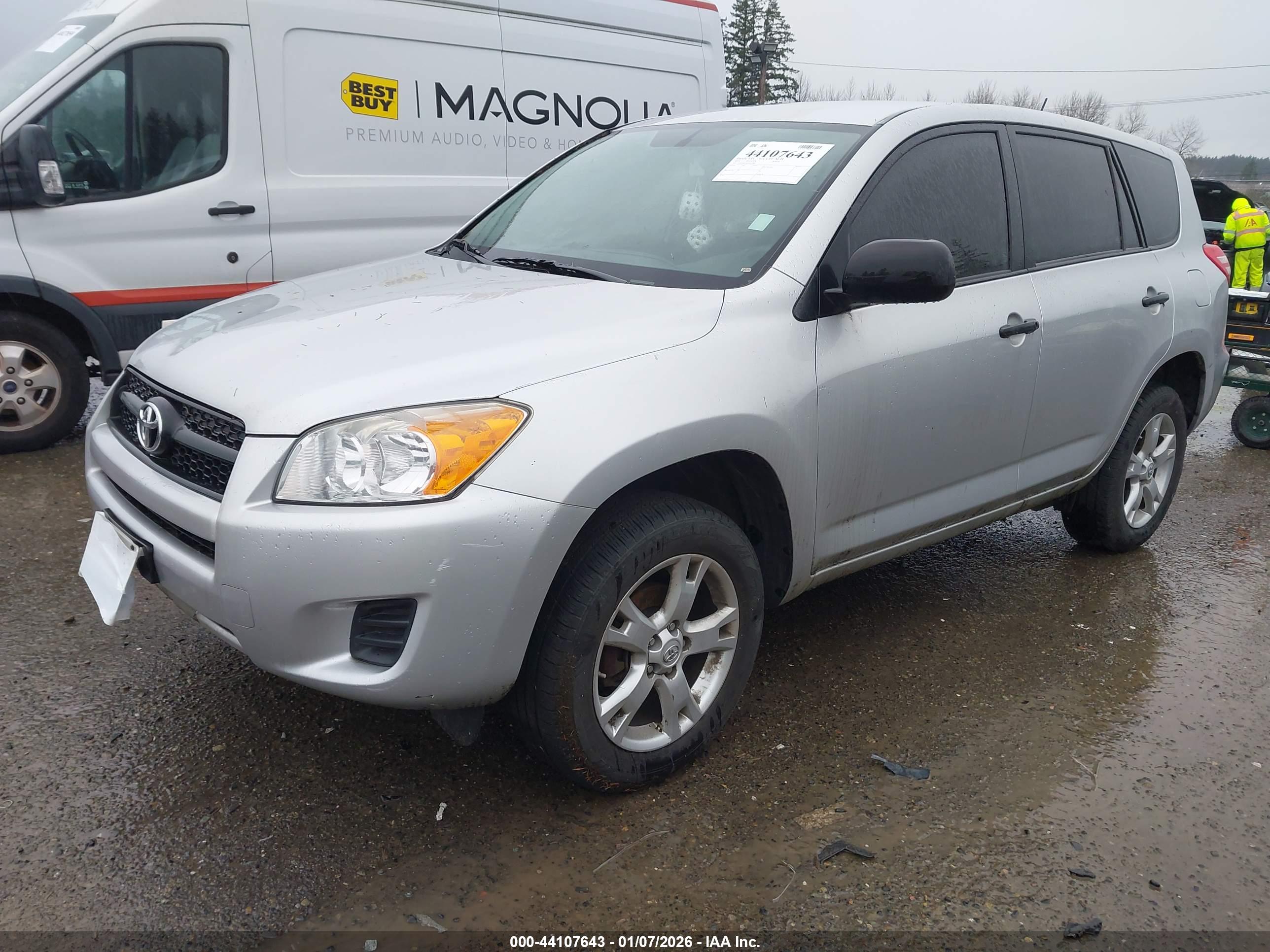 TOYOTA RAV4 image 2