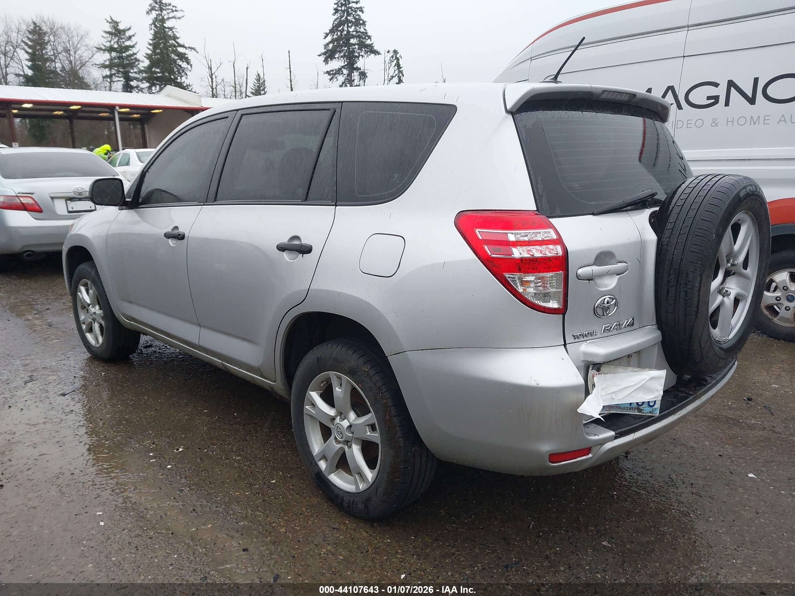 TOYOTA RAV4 image 3