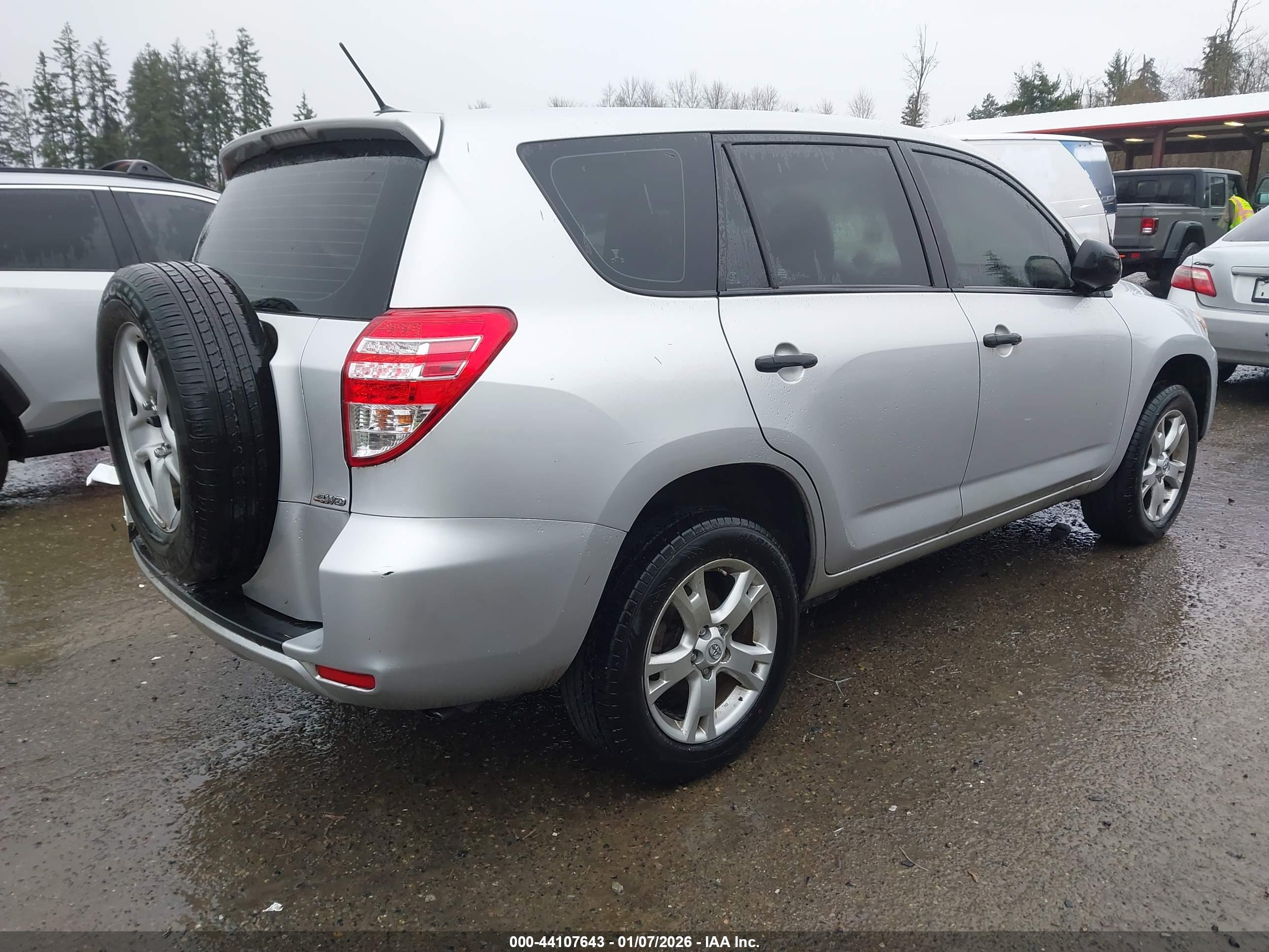 TOYOTA RAV4 image 4