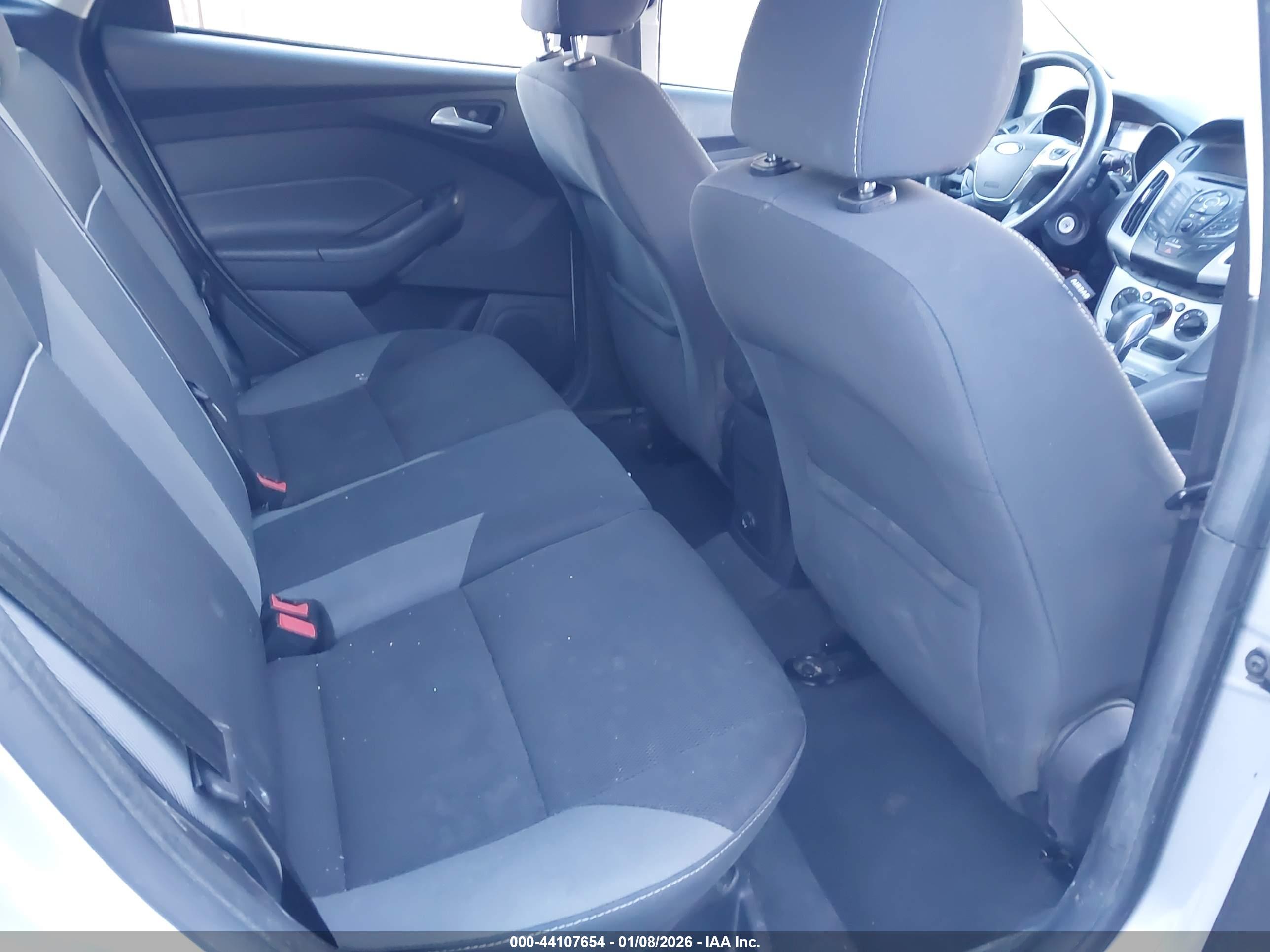 FORD FOCUS image 8