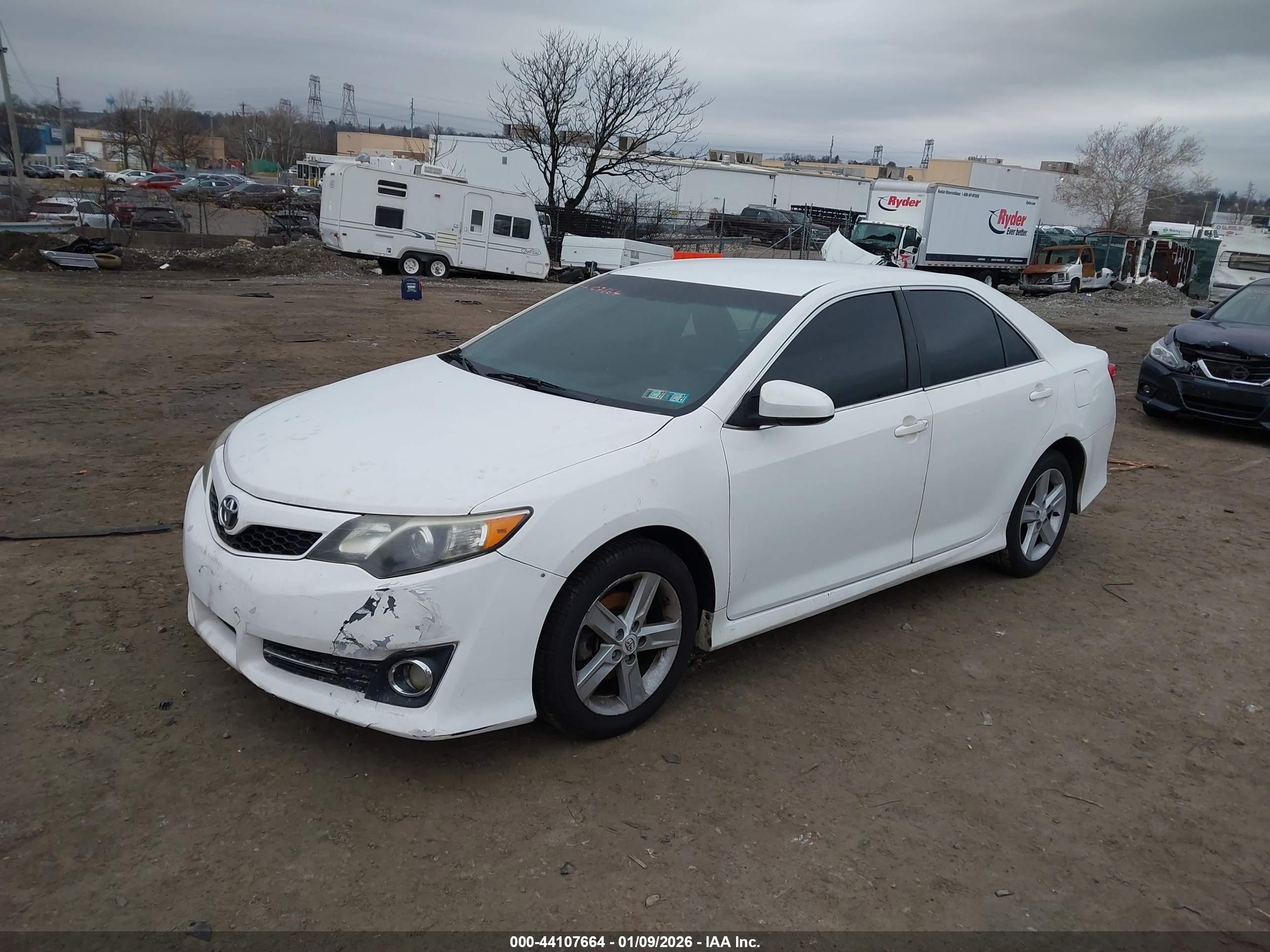 TOYOTA CAMRY image 2